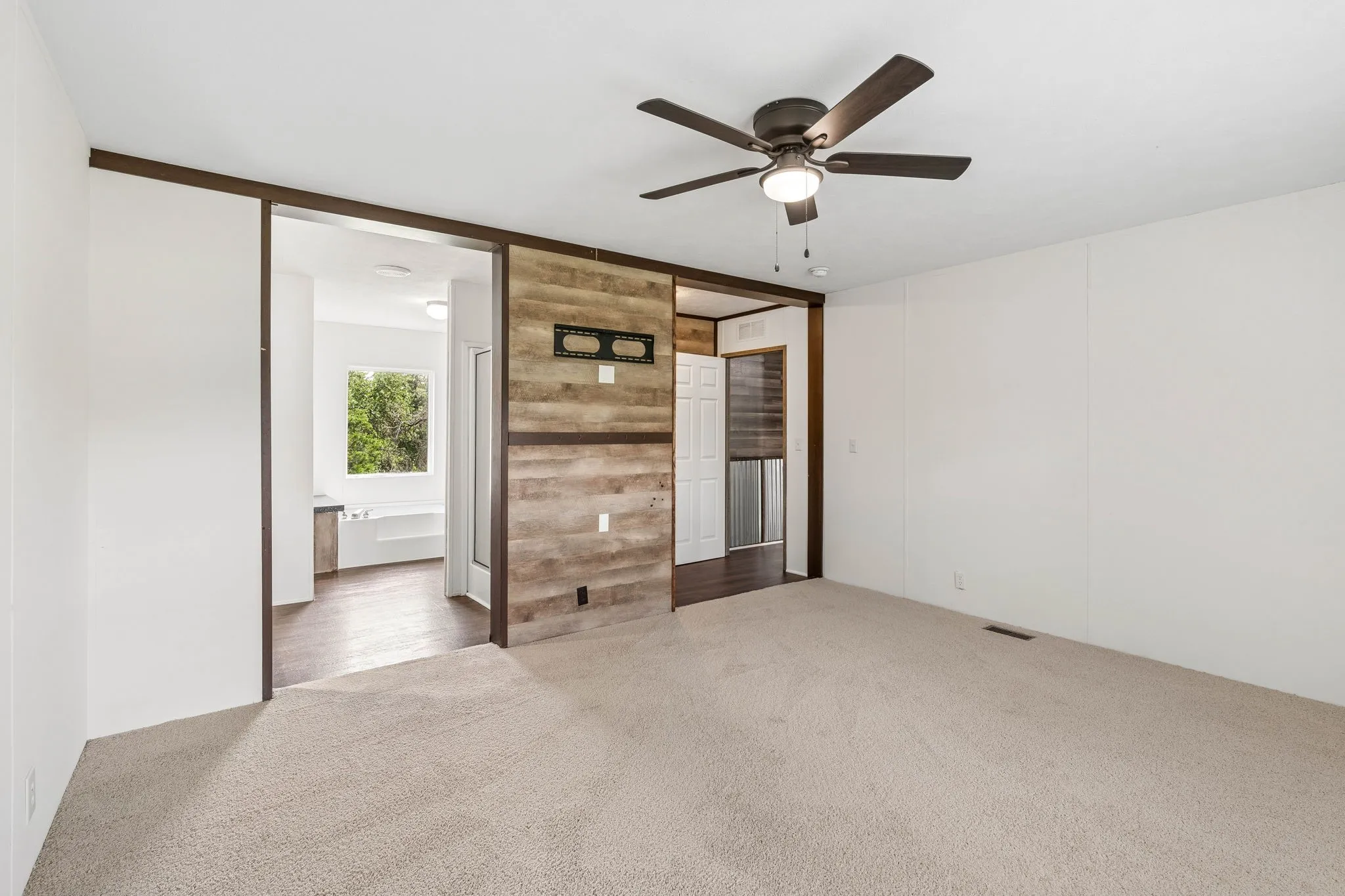 Single Family Residence For Sale in Wise County , 139 Cedar Drive, Azle, Texas 76020, 4 Bedroom, 2 Bathroom, Garage spaces, 1,976 Sqft, built in 2018, mls#21285470, Real Estate Agent in Azle, Homes For Sale in Wise county, Homes For Sale in Azle, Realtor in Azle Texas, Real Estate Brokerage Independent Realty Texas, Luminita Cordes Realtor