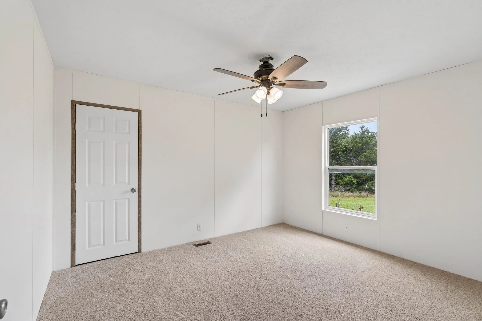 Single Family Residence For Sale in Wise County , 139 Cedar Drive, Azle, Texas 76020, 4 Bedroom, 2 Bathroom, Garage spaces, 1,976 Sqft, built in 2018, mls#21285470, Real Estate Agent in Azle, Homes For Sale in Wise county, Homes For Sale in Azle, Realtor in Azle Texas, Real Estate Brokerage Independent Realty Texas, Luminita Cordes Realtor