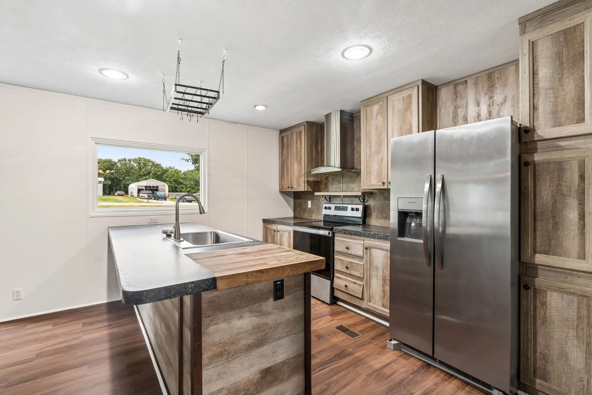 Single Family Residence For Sale in Wise County , 139 Cedar Drive, Azle, Texas 76020, 4 Bedroom, 2 Bathroom, Garage spaces, 1,976 Sqft, built in 2018, mls#21285470, Real Estate Agent in Azle, Homes For Sale in Wise county, Homes For Sale in Azle, Realtor in Azle Texas, Real Estate Brokerage Independent Realty Texas, Luminita Cordes Realtor