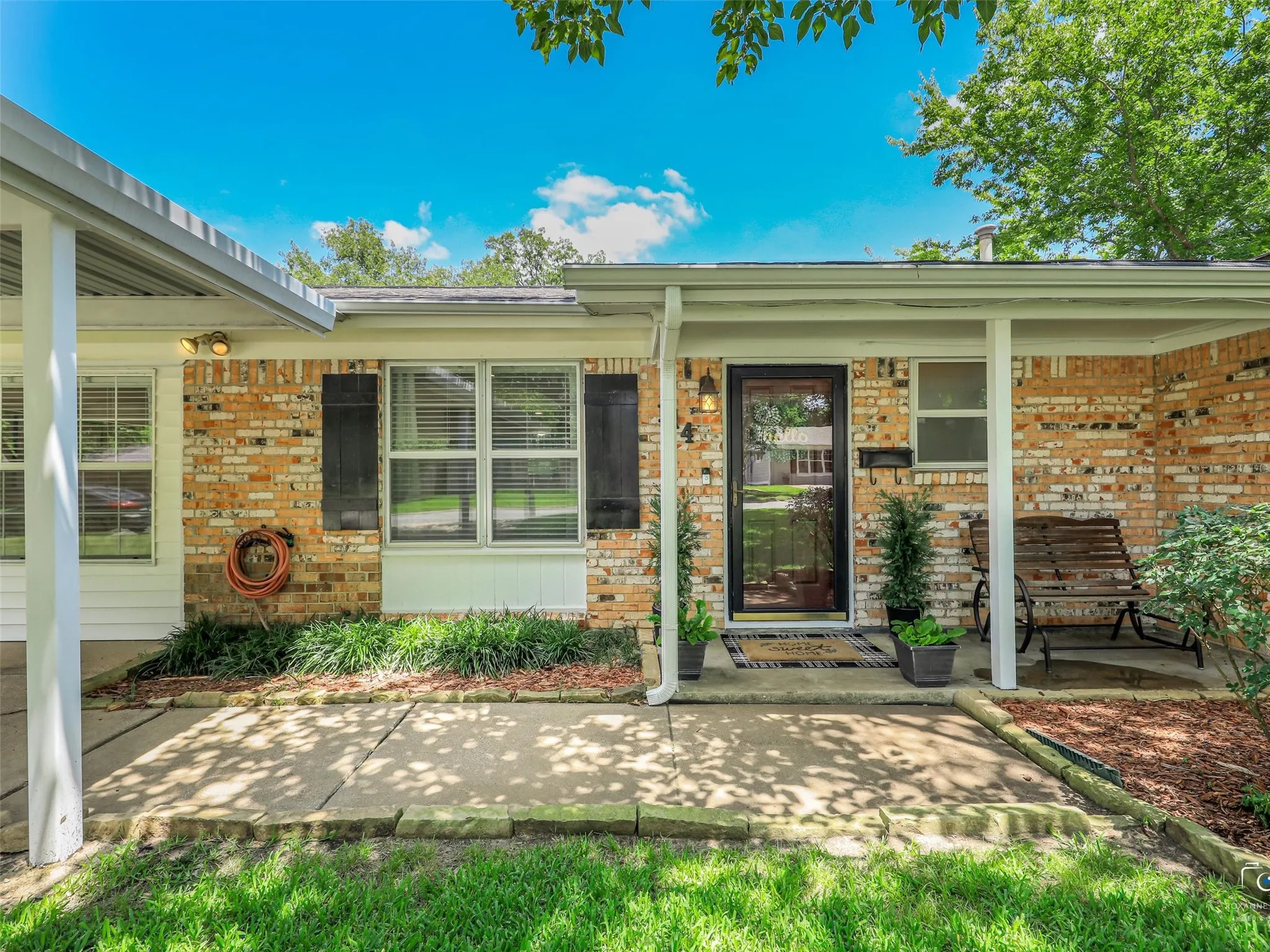 Single Family Residence For Sale in Grayson County , 114 N Imperial Drive, Denison, Texas 75020, 3 Bedroom, 2 Bathroom, Garage spaces, 1,413 Sqft, built in 1962, mls#21280793, Real Estate Agent in Denison, Homes For Sale in Grayson county, Homes For Sale in Denison, Realtor in Denison Texas, Real Estate Brokerage Independent Realty Texas, Luminita Cordes Realtor