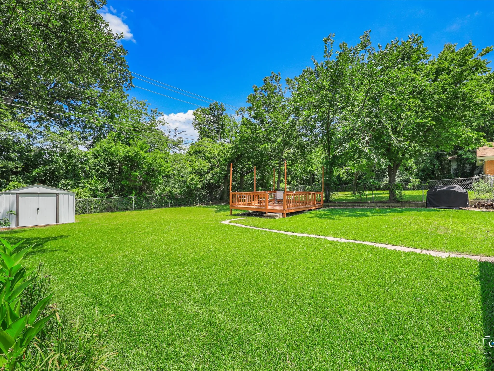 Single Family Residence For Sale in Grayson County , 114 N Imperial Drive, Denison, Texas 75020, 3 Bedroom, 2 Bathroom, Garage spaces, 1,413 Sqft, built in 1962, mls#21280793, Real Estate Agent in Denison, Homes For Sale in Grayson county, Homes For Sale in Denison, Realtor in Denison Texas, Real Estate Brokerage Independent Realty Texas, Luminita Cordes Realtor