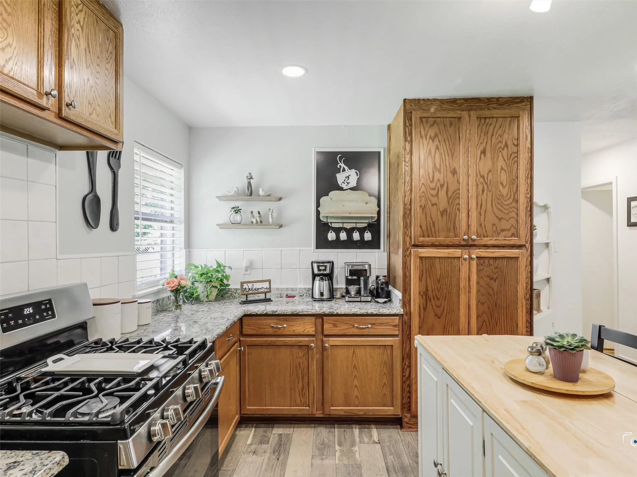 Single Family Residence For Sale in Grayson County , 114 N Imperial Drive, Denison, Texas 75020, 3 Bedroom, 2 Bathroom, Garage spaces, 1,413 Sqft, built in 1962, mls#21280793, Real Estate Agent in Denison, Homes For Sale in Grayson county, Homes For Sale in Denison, Realtor in Denison Texas, Real Estate Brokerage Independent Realty Texas, Luminita Cordes Realtor