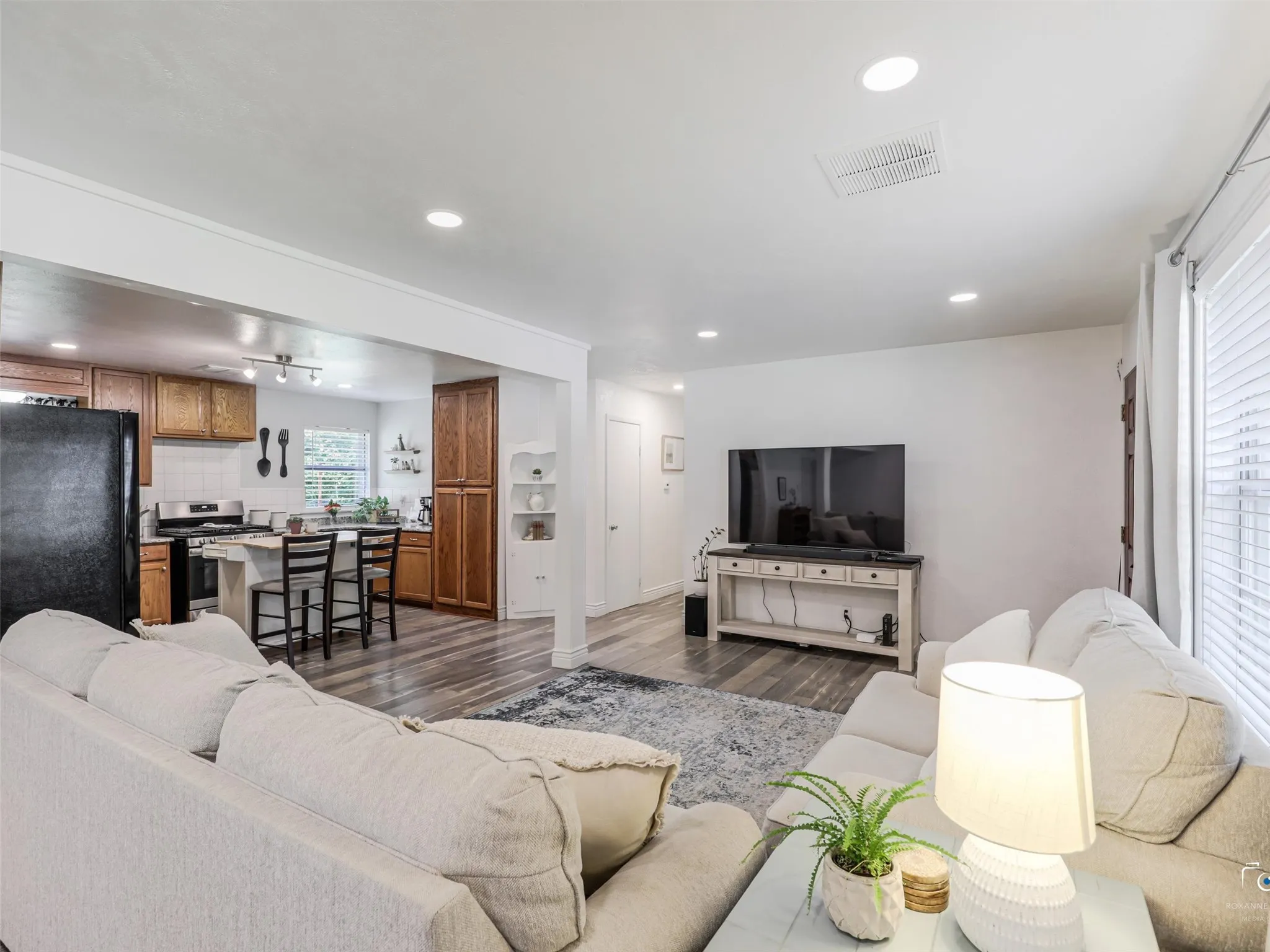 Single Family Residence For Sale in Grayson County , 114 N Imperial Drive, Denison, Texas 75020, 3 Bedroom, 2 Bathroom, Garage spaces, 1,413 Sqft, built in 1962, mls#21280793, Real Estate Agent in Denison, Homes For Sale in Grayson county, Homes For Sale in Denison, Realtor in Denison Texas, Real Estate Brokerage Independent Realty Texas, Luminita Cordes Realtor