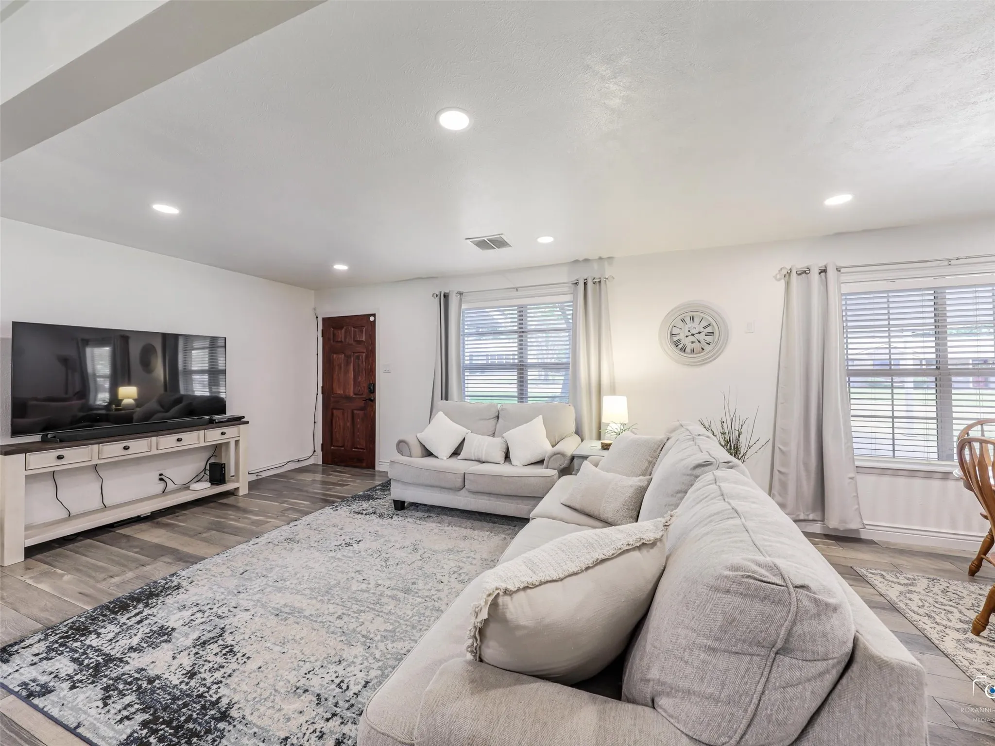 Single Family Residence For Sale in Grayson County , 114 N Imperial Drive, Denison, Texas 75020, 3 Bedroom, 2 Bathroom, Garage spaces, 1,413 Sqft, built in 1962, mls#21280793, Real Estate Agent in Denison, Homes For Sale in Grayson county, Homes For Sale in Denison, Realtor in Denison Texas, Real Estate Brokerage Independent Realty Texas, Luminita Cordes Realtor