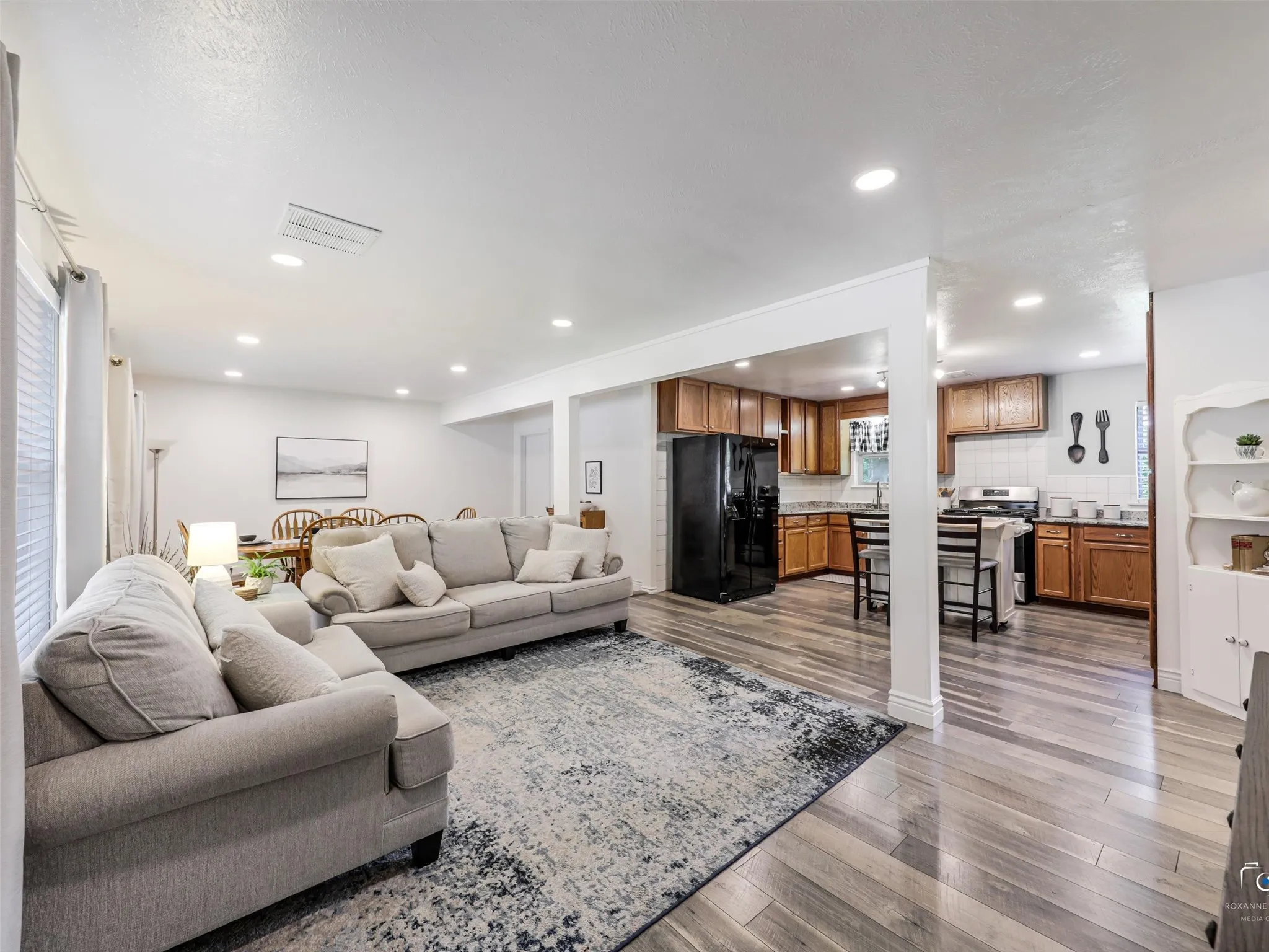 Single Family Residence For Sale in Grayson County , 114 N Imperial Drive, Denison, Texas 75020, 3 Bedroom, 2 Bathroom, Garage spaces, 1,413 Sqft, built in 1962, mls#21280793, Real Estate Agent in Denison, Homes For Sale in Grayson county, Homes For Sale in Denison, Realtor in Denison Texas, Real Estate Brokerage Independent Realty Texas, Luminita Cordes Realtor