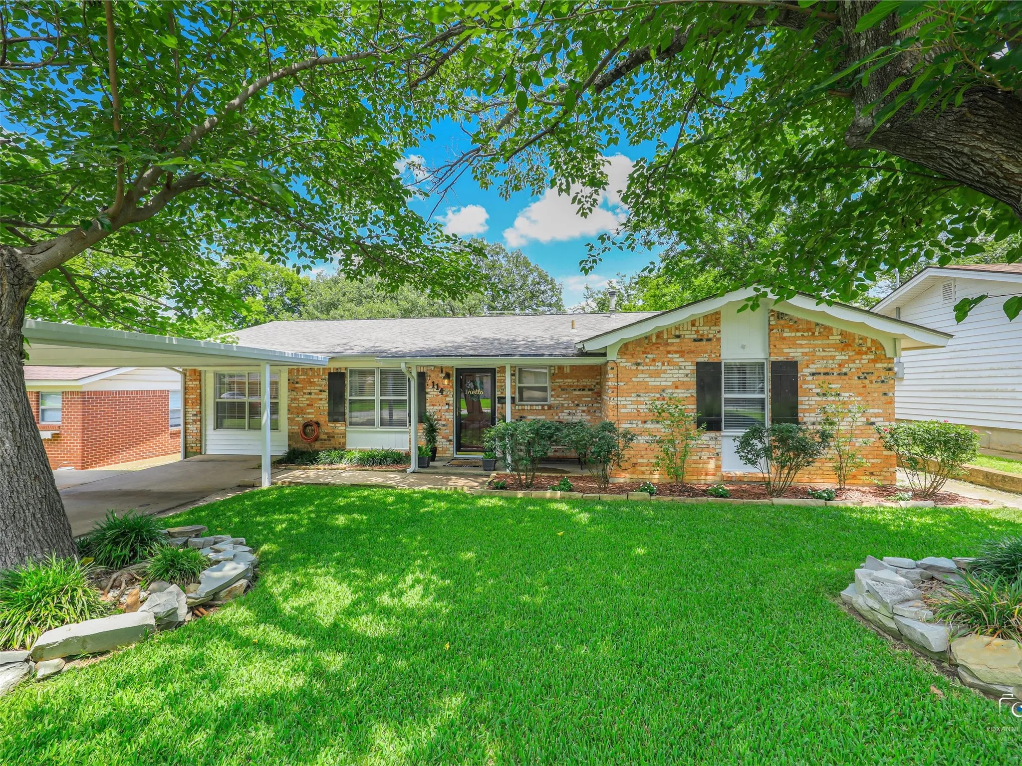 Single Family Residence For Sale in Grayson County , 114 N Imperial Drive, Denison, Texas 75020, 3 Bedroom, 2 Bathroom, Garage spaces, 1,413 Sqft, built in 1962, mls#21280793, Real Estate Agent in Denison, Homes For Sale in Grayson county, Homes For Sale in Denison, Realtor in Denison Texas, Real Estate Brokerage Independent Realty Texas, Luminita Cordes Realtor
