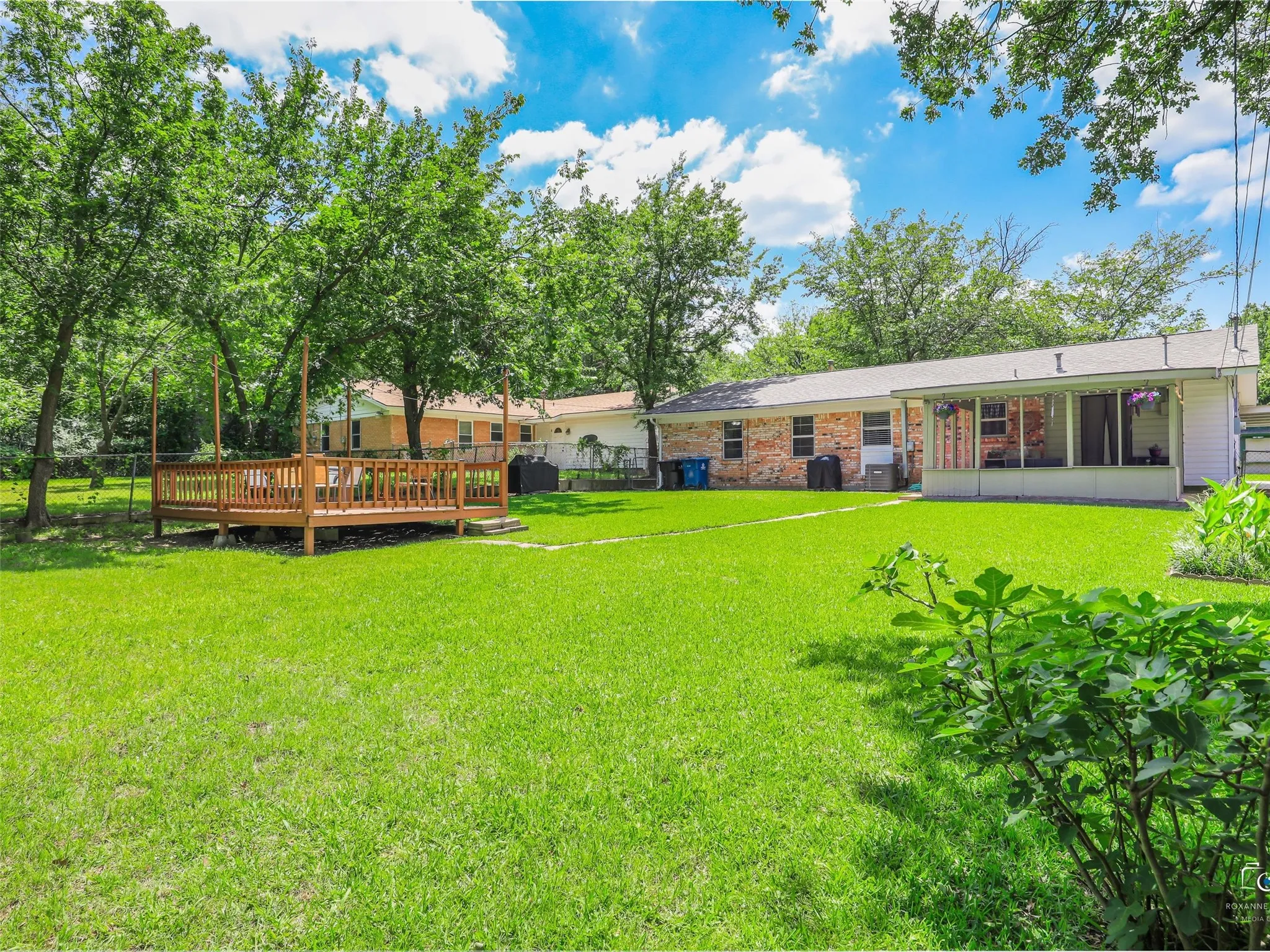 Single Family Residence For Sale in Grayson County , 114 N Imperial Drive, Denison, Texas 75020, 3 Bedroom, 2 Bathroom, Garage spaces, 1,413 Sqft, built in 1962, mls#21280793, Real Estate Agent in Denison, Homes For Sale in Grayson county, Homes For Sale in Denison, Realtor in Denison Texas, Real Estate Brokerage Independent Realty Texas, Luminita Cordes Realtor