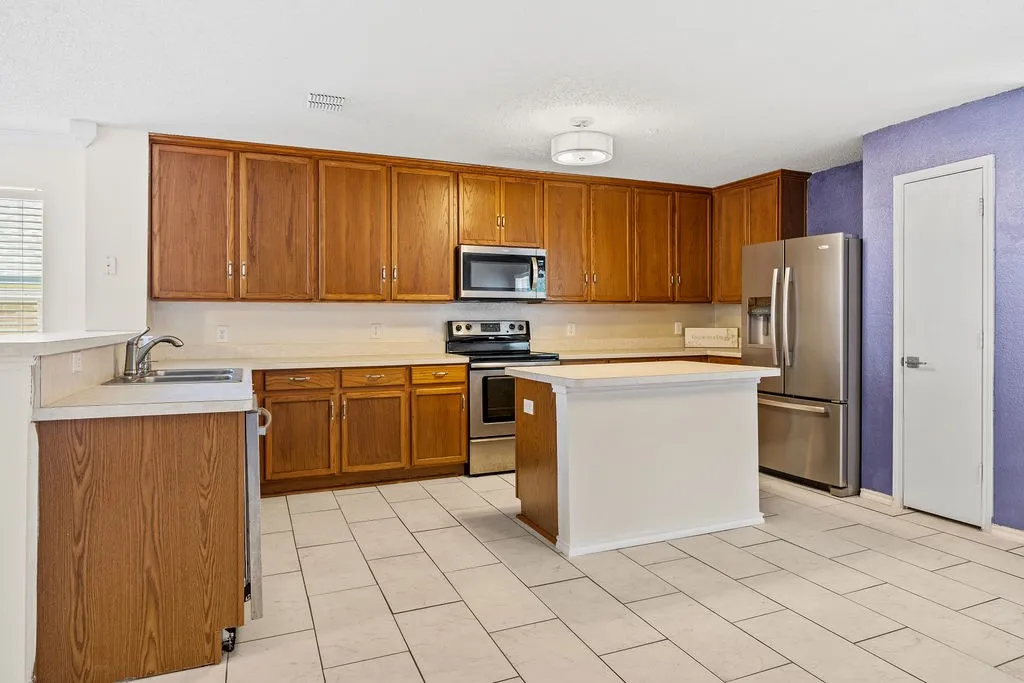 Single Family Residence For Rent in Dallas County , 1444 Atkins Street, Cedar Hill, Texas 75104, 3 Bedroom, 2 Bathroom, 2 Garage spaces, 2,100 Sqft, built in 2002, mls#21287727, Real Estate Agent in Cedar Hill, Homes For Rent in Dallas county, Homes For Rent in Cedar Hill, Realtor in Cedar Hill Texas, Real Estate Brokerage Independent Realty Texas, Luminita Cordes Realtor