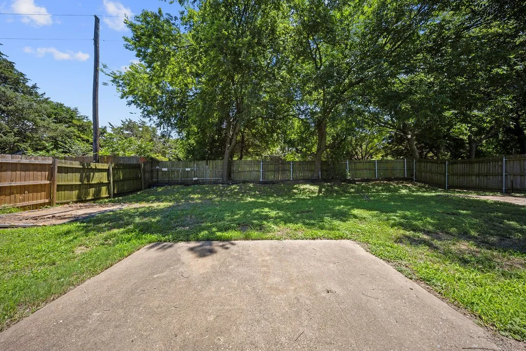 Single Family Residence For Rent in Dallas County , 1444 Atkins Street, Cedar Hill, Texas 75104, 3 Bedroom, 2 Bathroom, 2 Garage spaces, 2,100 Sqft, built in 2002, mls#21287727, Real Estate Agent in Cedar Hill, Homes For Rent in Dallas county, Homes For Rent in Cedar Hill, Realtor in Cedar Hill Texas, Real Estate Brokerage Independent Realty Texas, Luminita Cordes Realtor