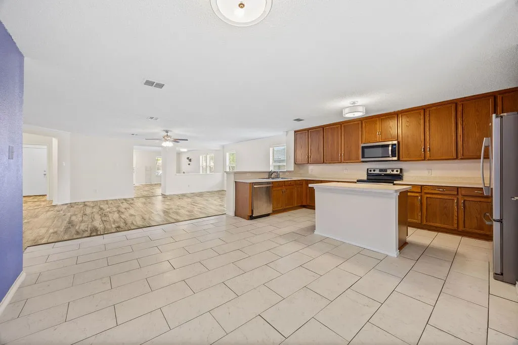 Single Family Residence For Rent in Dallas County , 1444 Atkins Street, Cedar Hill, Texas 75104, 3 Bedroom, 2 Bathroom, 2 Garage spaces, 2,100 Sqft, built in 2002, mls#21287727, Real Estate Agent in Cedar Hill, Homes For Rent in Dallas county, Homes For Rent in Cedar Hill, Realtor in Cedar Hill Texas, Real Estate Brokerage Independent Realty Texas, Luminita Cordes Realtor