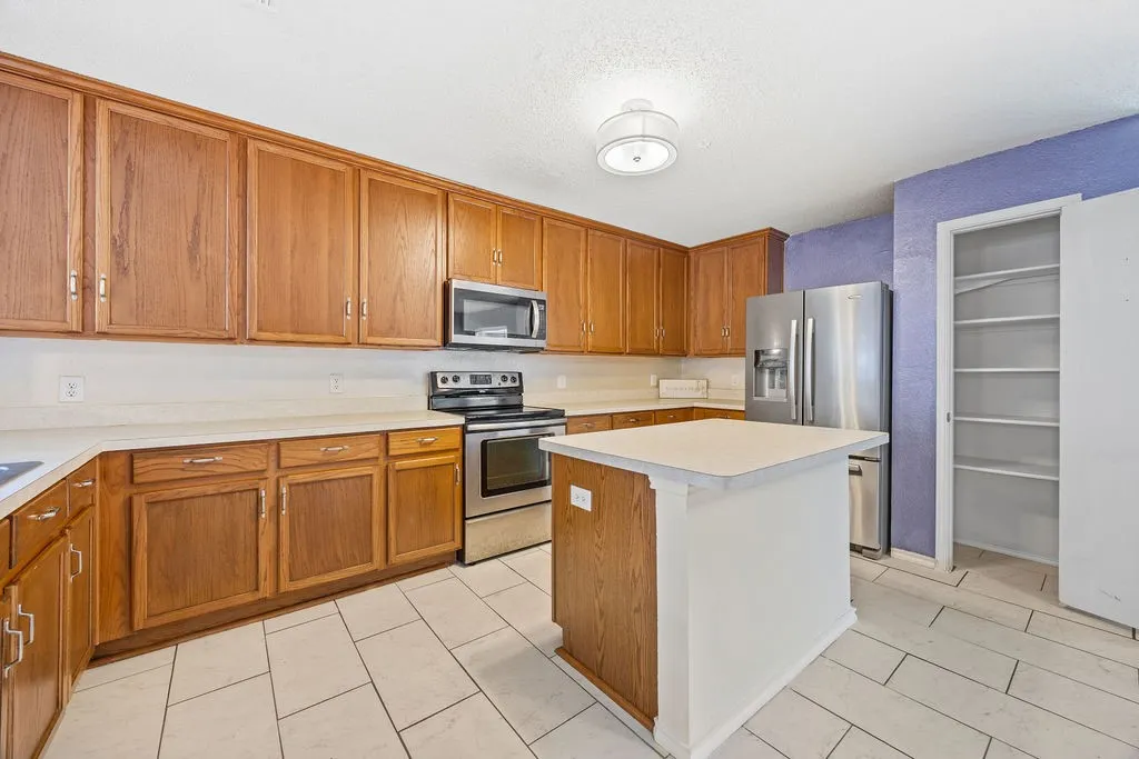 Single Family Residence For Rent in Dallas County , 1444 Atkins Street, Cedar Hill, Texas 75104, 3 Bedroom, 2 Bathroom, 2 Garage spaces, 2,100 Sqft, built in 2002, mls#21287727, Real Estate Agent in Cedar Hill, Homes For Rent in Dallas county, Homes For Rent in Cedar Hill, Realtor in Cedar Hill Texas, Real Estate Brokerage Independent Realty Texas, Luminita Cordes Realtor