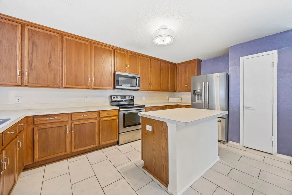 Single Family Residence For Rent in Dallas County , 1444 Atkins Street, Cedar Hill, Texas 75104, 3 Bedroom, 2 Bathroom, 2 Garage spaces, 2,100 Sqft, built in 2002, mls#21287727, Real Estate Agent in Cedar Hill, Homes For Rent in Dallas county, Homes For Rent in Cedar Hill, Realtor in Cedar Hill Texas, Real Estate Brokerage Independent Realty Texas, Luminita Cordes Realtor