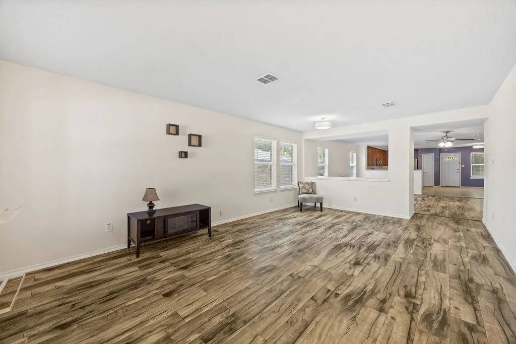 Single Family Residence For Rent in Dallas County , 1444 Atkins Street, Cedar Hill, Texas 75104, 3 Bedroom, 2 Bathroom, 2 Garage spaces, 2,100 Sqft, built in 2002, mls#21287727, Real Estate Agent in Cedar Hill, Homes For Rent in Dallas county, Homes For Rent in Cedar Hill, Realtor in Cedar Hill Texas, Real Estate Brokerage Independent Realty Texas, Luminita Cordes Realtor