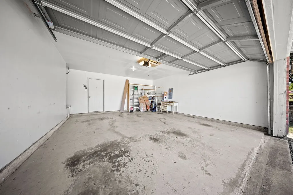 Single Family Residence For Rent in Dallas County , 1444 Atkins Street, Cedar Hill, Texas 75104, 3 Bedroom, 2 Bathroom, 2 Garage spaces, 2,100 Sqft, built in 2002, mls#21287727, Real Estate Agent in Cedar Hill, Homes For Rent in Dallas county, Homes For Rent in Cedar Hill, Realtor in Cedar Hill Texas, Real Estate Brokerage Independent Realty Texas, Luminita Cordes Realtor
