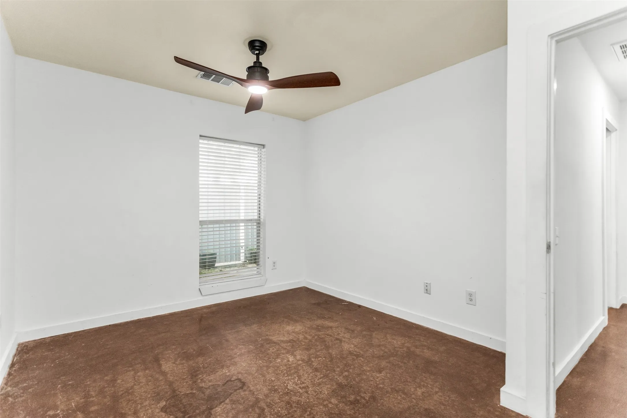 Townhouse For Sale in Dallas County , 1429 Caddo Street B, Dallas, Texas 75204, 2 Bedroom, 2 Bathroom, 2 Garage spaces, 1,974 Sqft, built in 2004, mls#21291117, Real Estate Agent in Dallas, Homes For Sale in Dallas county, Homes For Sale in Dallas, Realtor in Dallas Texas, Real Estate Brokerage Independent Realty Texas, Luminita Cordes Realtor