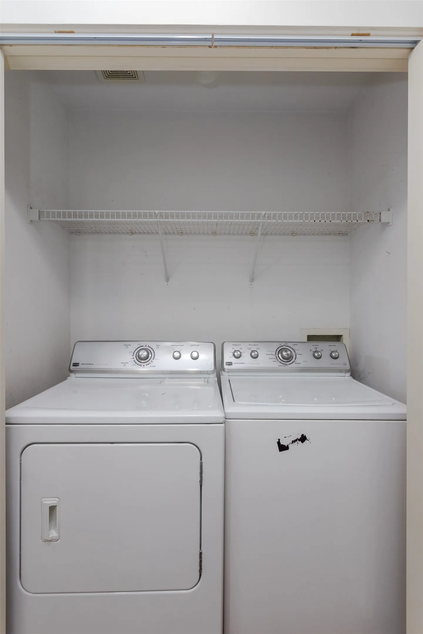 Townhouse For Sale in Dallas County , 1429 Caddo Street B, Dallas, Texas 75204, 2 Bedroom, 2 Bathroom, 2 Garage spaces, 1,974 Sqft, built in 2004, mls#21291117, Real Estate Agent in Dallas, Homes For Sale in Dallas county, Homes For Sale in Dallas, Realtor in Dallas Texas, Real Estate Brokerage Independent Realty Texas, Luminita Cordes Realtor