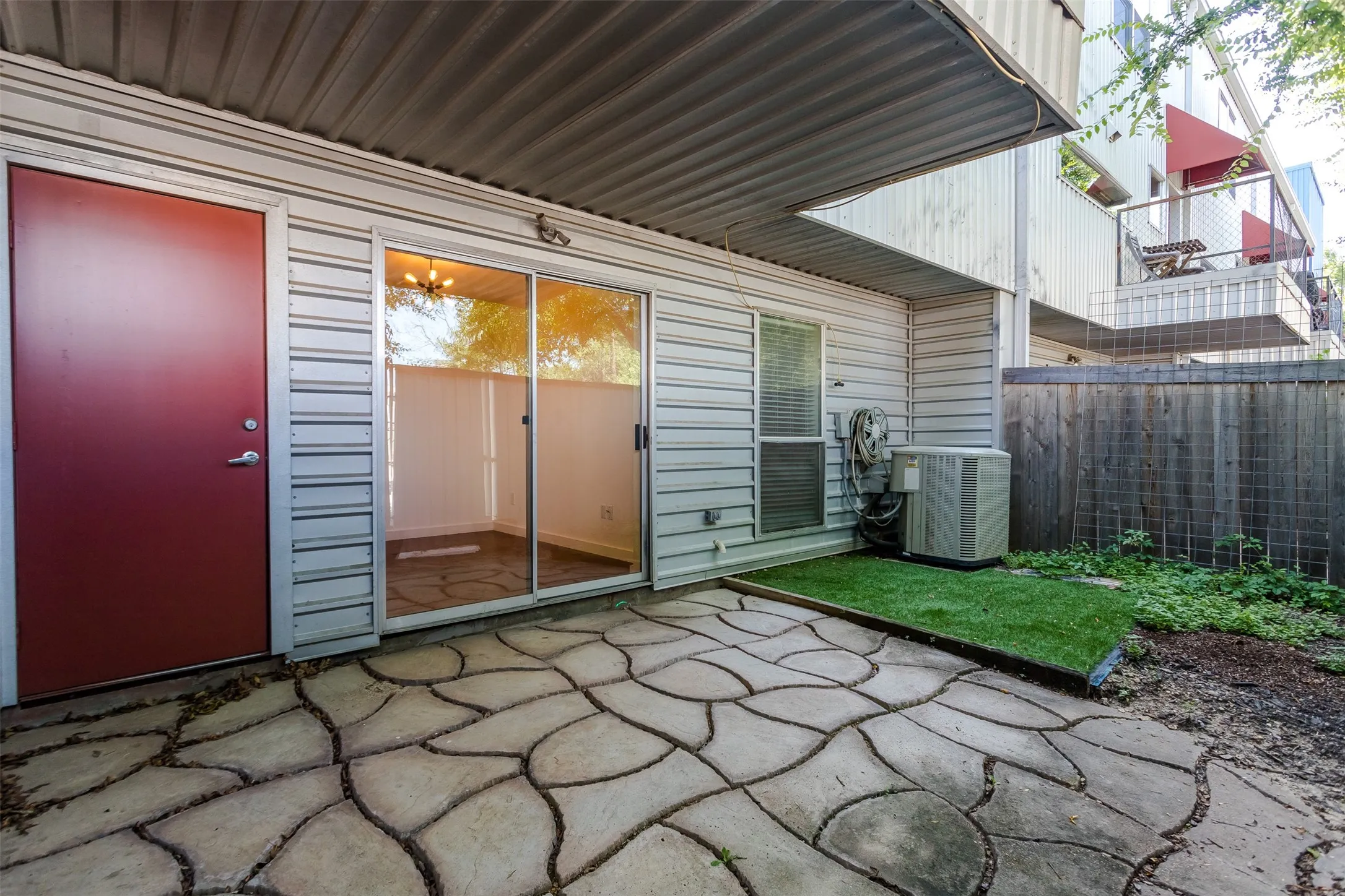 Townhouse For Sale in Dallas County , 1429 Caddo Street B, Dallas, Texas 75204, 2 Bedroom, 2 Bathroom, 2 Garage spaces, 1,974 Sqft, built in 2004, mls#21291117, Real Estate Agent in Dallas, Homes For Sale in Dallas county, Homes For Sale in Dallas, Realtor in Dallas Texas, Real Estate Brokerage Independent Realty Texas, Luminita Cordes Realtor