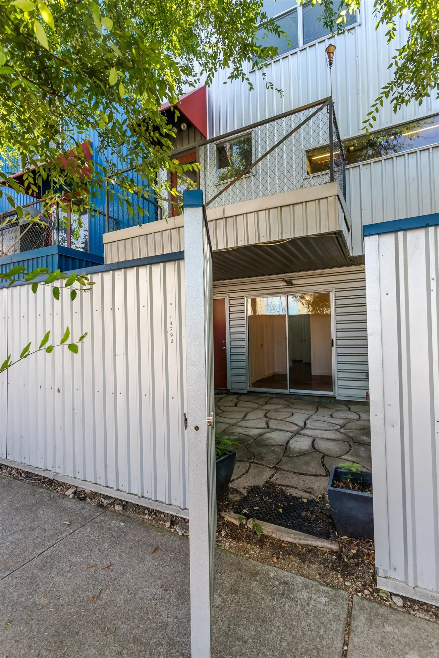 Townhouse For Sale in Dallas County , 1429 Caddo Street B, Dallas, Texas 75204, 2 Bedroom, 2 Bathroom, 2 Garage spaces, 1,974 Sqft, built in 2004, mls#21291117, Real Estate Agent in Dallas, Homes For Sale in Dallas county, Homes For Sale in Dallas, Realtor in Dallas Texas, Real Estate Brokerage Independent Realty Texas, Luminita Cordes Realtor
