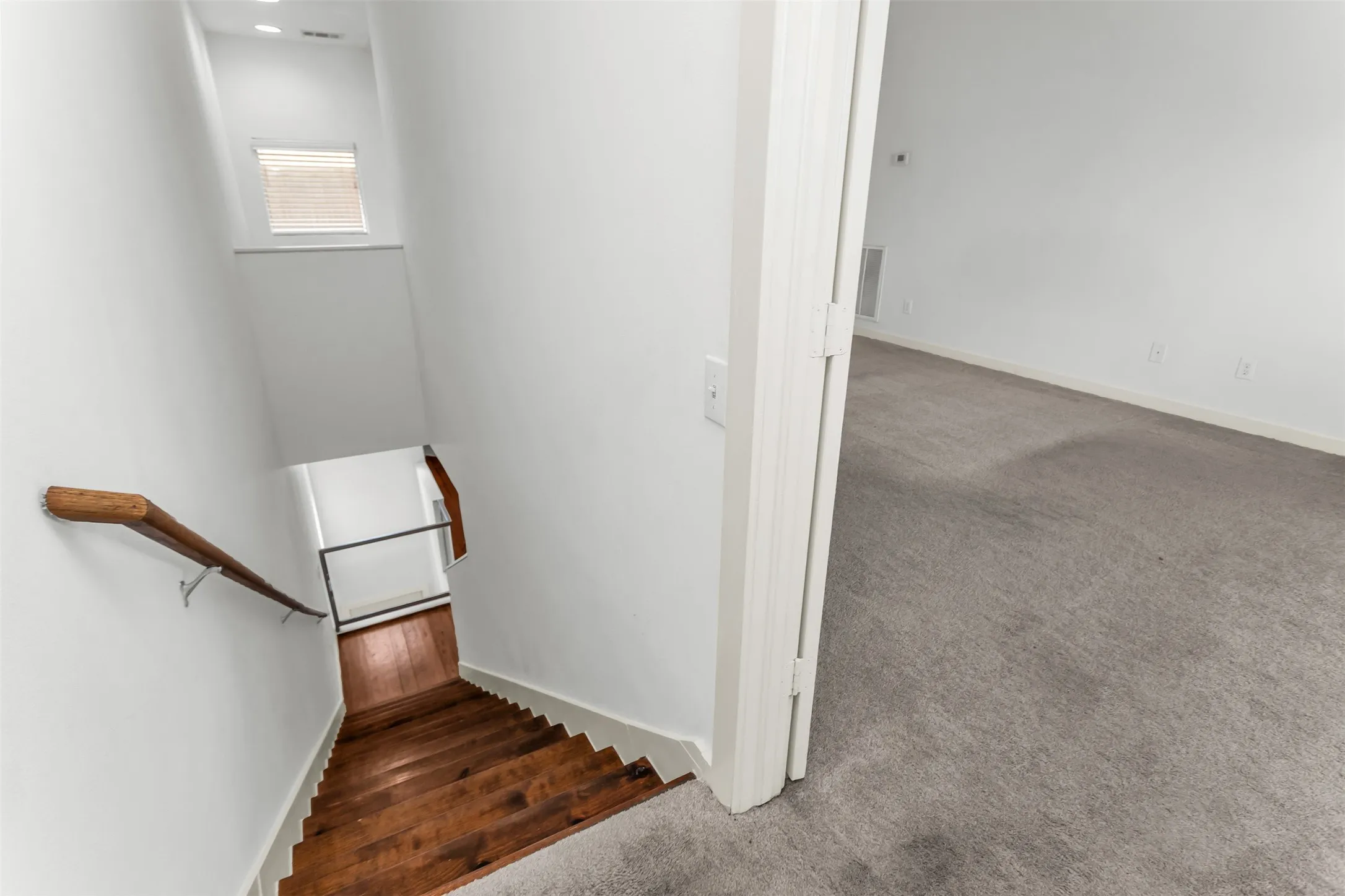 Townhouse For Sale in Dallas County , 1429 Caddo Street B, Dallas, Texas 75204, 2 Bedroom, 2 Bathroom, 2 Garage spaces, 1,974 Sqft, built in 2004, mls#21291117, Real Estate Agent in Dallas, Homes For Sale in Dallas county, Homes For Sale in Dallas, Realtor in Dallas Texas, Real Estate Brokerage Independent Realty Texas, Luminita Cordes Realtor