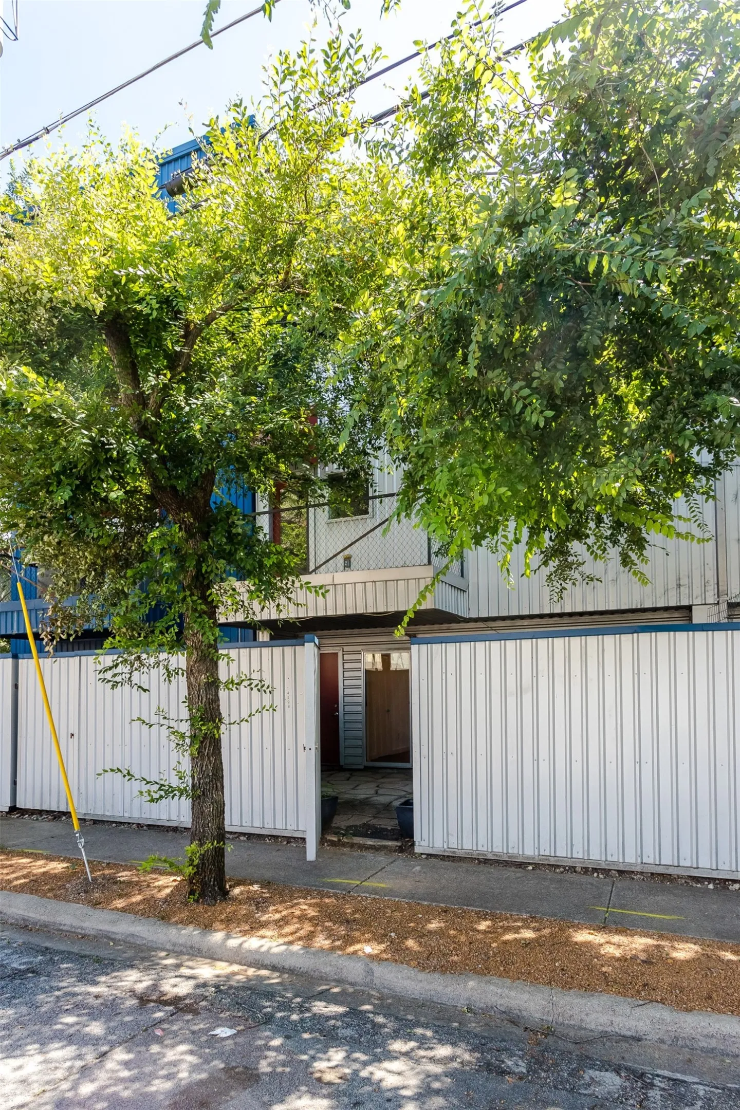 Townhouse For Sale in Dallas County , 1429 Caddo Street B, Dallas, Texas 75204, 2 Bedroom, 2 Bathroom, 2 Garage spaces, 1,974 Sqft, built in 2004, mls#21291117, Real Estate Agent in Dallas, Homes For Sale in Dallas county, Homes For Sale in Dallas, Realtor in Dallas Texas, Real Estate Brokerage Independent Realty Texas, Luminita Cordes Realtor