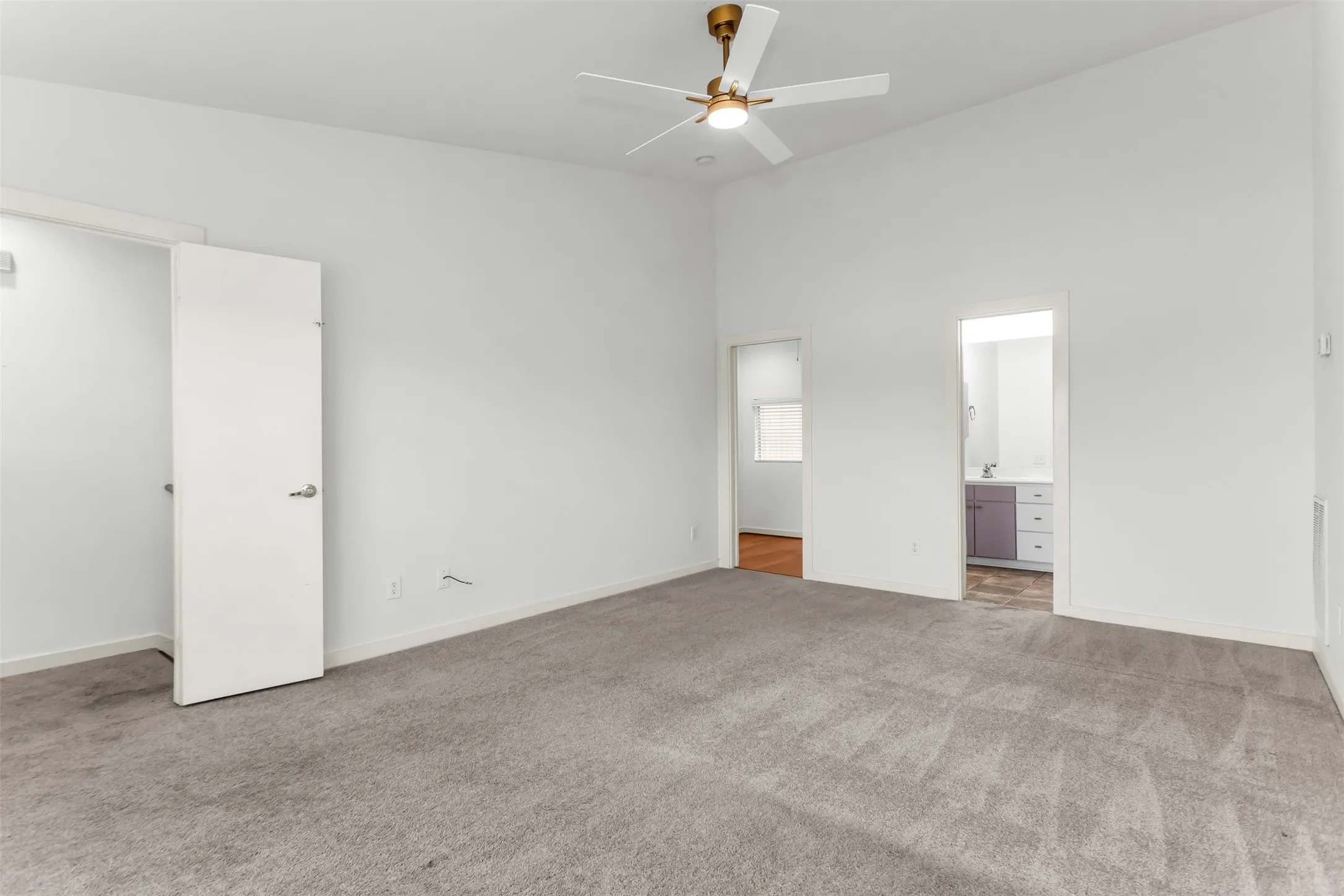Townhouse For Sale in Dallas County , 1429 Caddo Street B, Dallas, Texas 75204, 2 Bedroom, 2 Bathroom, 2 Garage spaces, 1,974 Sqft, built in 2004, mls#21291117, Real Estate Agent in Dallas, Homes For Sale in Dallas county, Homes For Sale in Dallas, Realtor in Dallas Texas, Real Estate Brokerage Independent Realty Texas, Luminita Cordes Realtor