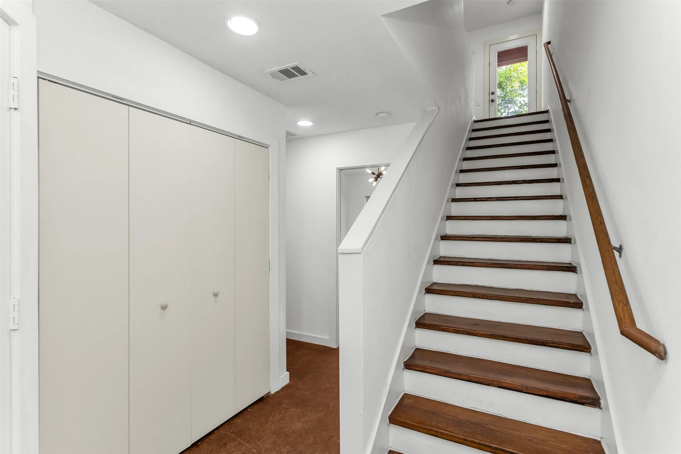 Townhouse For Sale in Dallas County , 1429 Caddo Street B, Dallas, Texas 75204, 2 Bedroom, 2 Bathroom, 2 Garage spaces, 1,974 Sqft, built in 2004, mls#21291117, Real Estate Agent in Dallas, Homes For Sale in Dallas county, Homes For Sale in Dallas, Realtor in Dallas Texas, Real Estate Brokerage Independent Realty Texas, Luminita Cordes Realtor