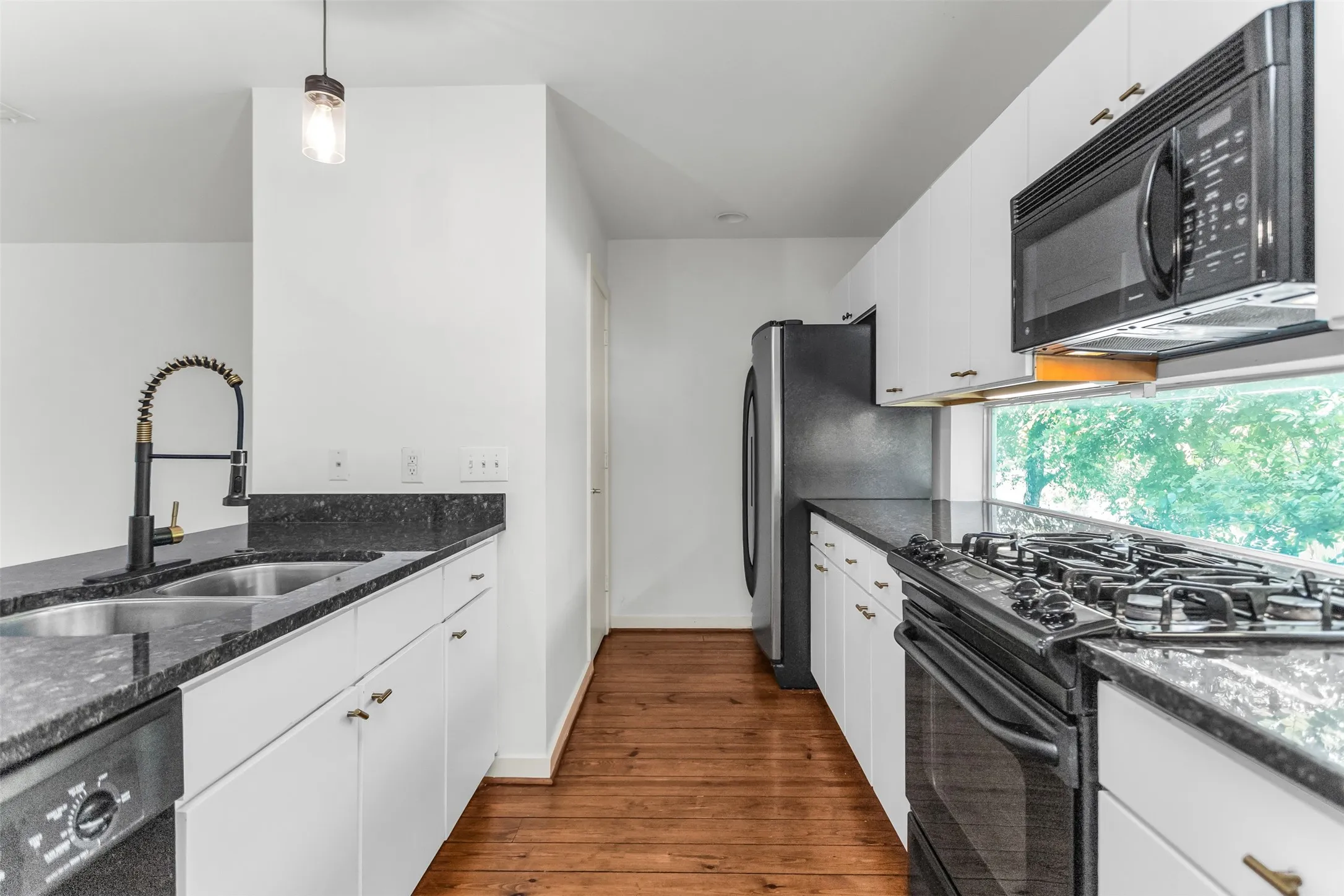 Townhouse For Sale in Dallas County , 1429 Caddo Street B, Dallas, Texas 75204, 2 Bedroom, 2 Bathroom, 2 Garage spaces, 1,974 Sqft, built in 2004, mls#21291117, Real Estate Agent in Dallas, Homes For Sale in Dallas county, Homes For Sale in Dallas, Realtor in Dallas Texas, Real Estate Brokerage Independent Realty Texas, Luminita Cordes Realtor