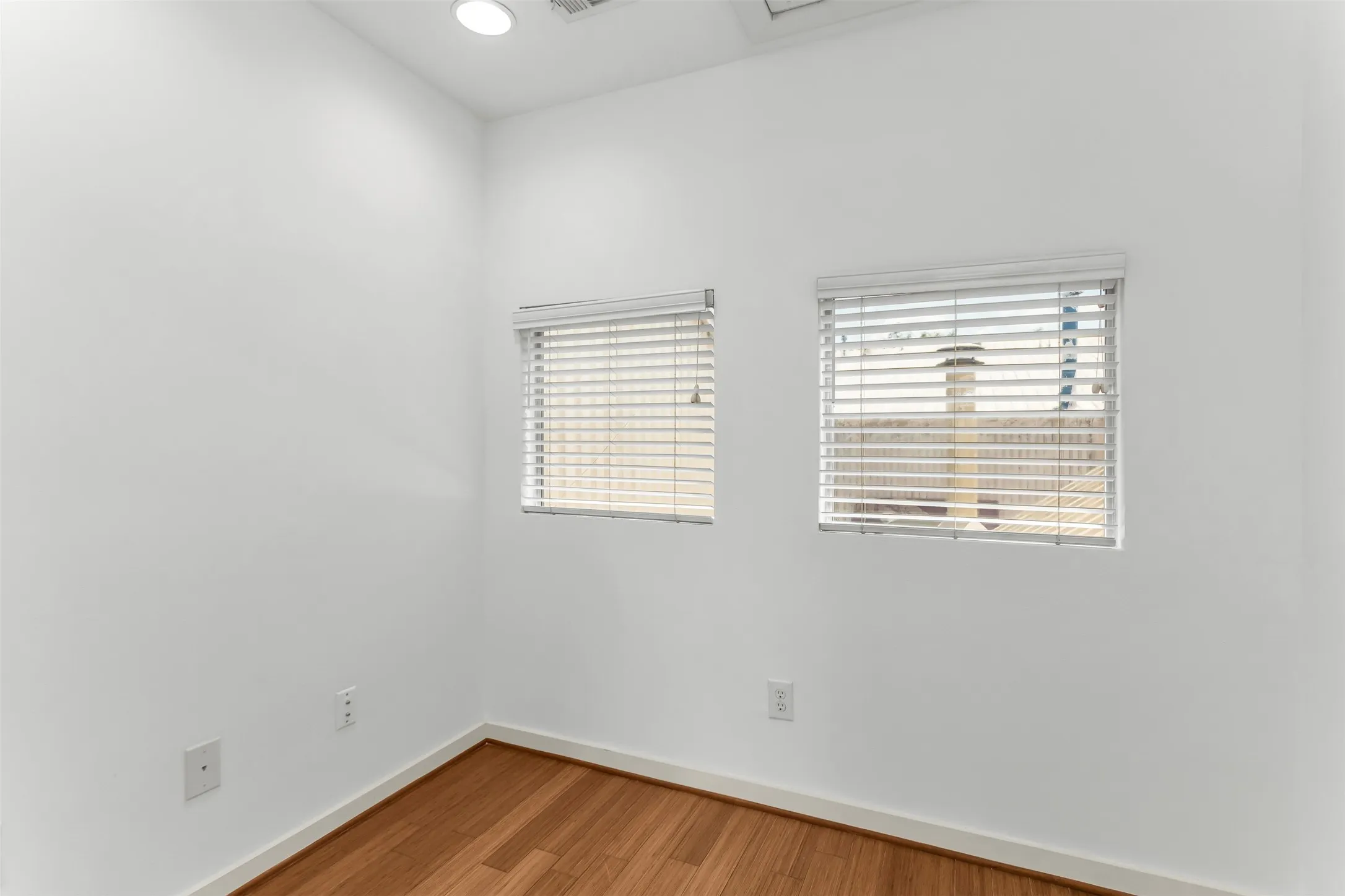 Townhouse For Sale in Dallas County , 1429 Caddo Street B, Dallas, Texas 75204, 2 Bedroom, 2 Bathroom, 2 Garage spaces, 1,974 Sqft, built in 2004, mls#21291117, Real Estate Agent in Dallas, Homes For Sale in Dallas county, Homes For Sale in Dallas, Realtor in Dallas Texas, Real Estate Brokerage Independent Realty Texas, Luminita Cordes Realtor