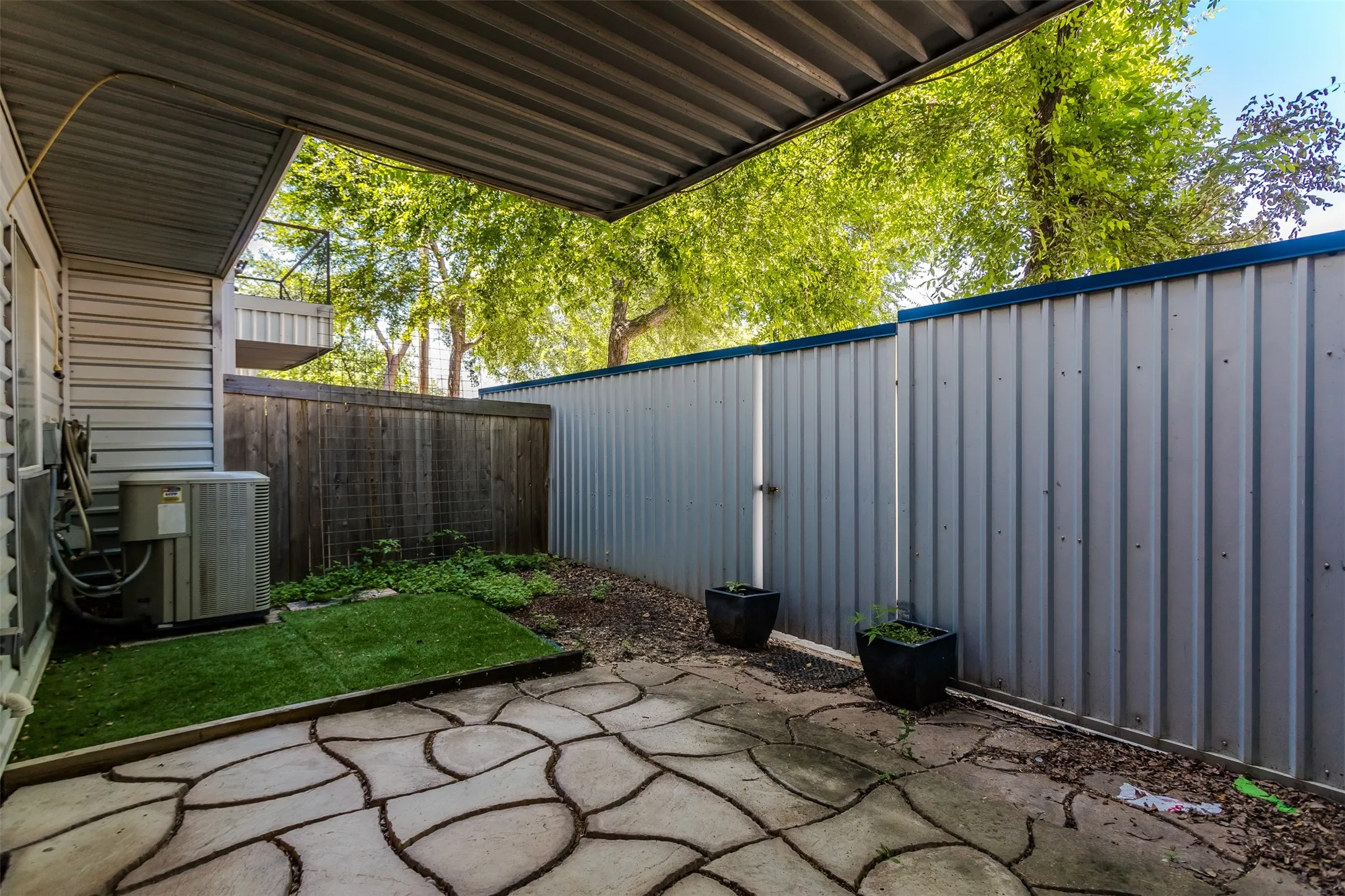 Townhouse For Sale in Dallas County , 1429 Caddo Street B, Dallas, Texas 75204, 2 Bedroom, 2 Bathroom, 2 Garage spaces, 1,974 Sqft, built in 2004, mls#21291117, Real Estate Agent in Dallas, Homes For Sale in Dallas county, Homes For Sale in Dallas, Realtor in Dallas Texas, Real Estate Brokerage Independent Realty Texas, Luminita Cordes Realtor