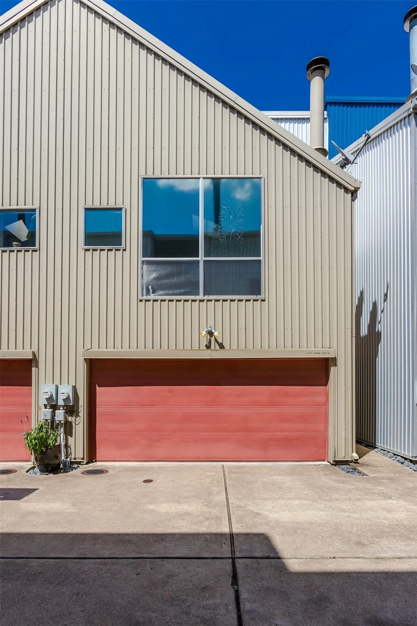 Townhouse For Sale in Dallas County , 1429 Caddo Street B, Dallas, Texas 75204, 2 Bedroom, 2 Bathroom, 2 Garage spaces, 1,974 Sqft, built in 2004, mls#21291117, Real Estate Agent in Dallas, Homes For Sale in Dallas county, Homes For Sale in Dallas, Realtor in Dallas Texas, Real Estate Brokerage Independent Realty Texas, Luminita Cordes Realtor