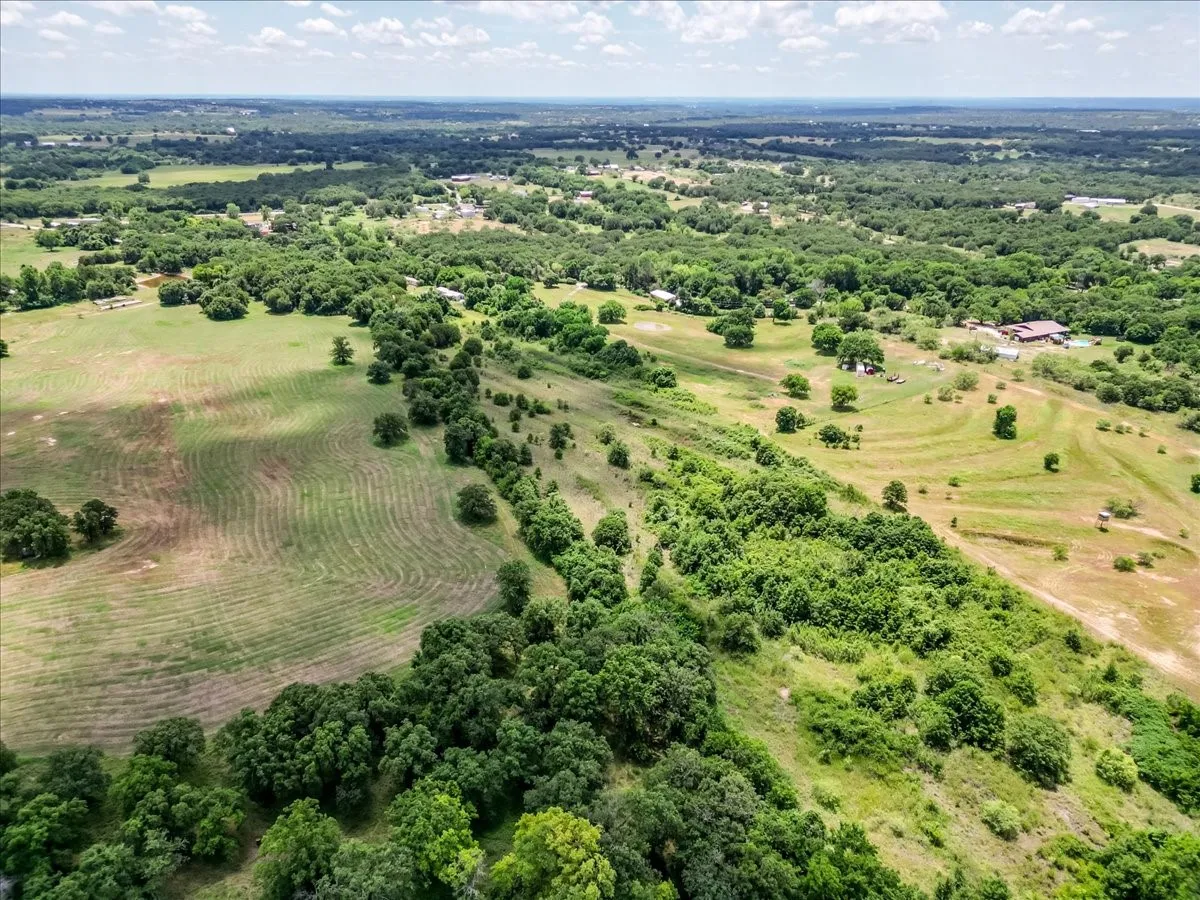 Mobile Home For Sale in Parker County , 876 Old Authon Road, Weatherford, Texas 76088, 3 Bedroom, 2 Bathroom, Garage spaces, 2,432 Sqft, built in 1982, mls#21291346, Real Estate Agent in Weatherford, Homes For Sale in Parker county, Homes For Sale in Weatherford, Realtor in Weatherford Texas, Real Estate Brokerage Independent Realty Texas, Luminita Cordes Realtor