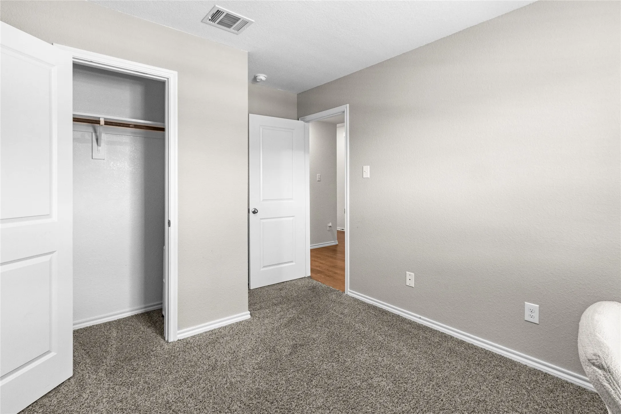 Single Family Residence For Sale in Dallas County , 15141 Ace Drive, Dallas, Texas 75253, 3 Bedroom, 2 Bathroom, 2 Garage spaces, 1,350 Sqft, built in 2022, Price $289,990, mls#21291302, Real Estate Agent in Dallas, Homes For Sale in Dallas county, Homes For Sale in Dallas, Realtor in Dallas Texas, Real Estate Brokerage Independent Realty Texas, Luminita Cordes Realtor