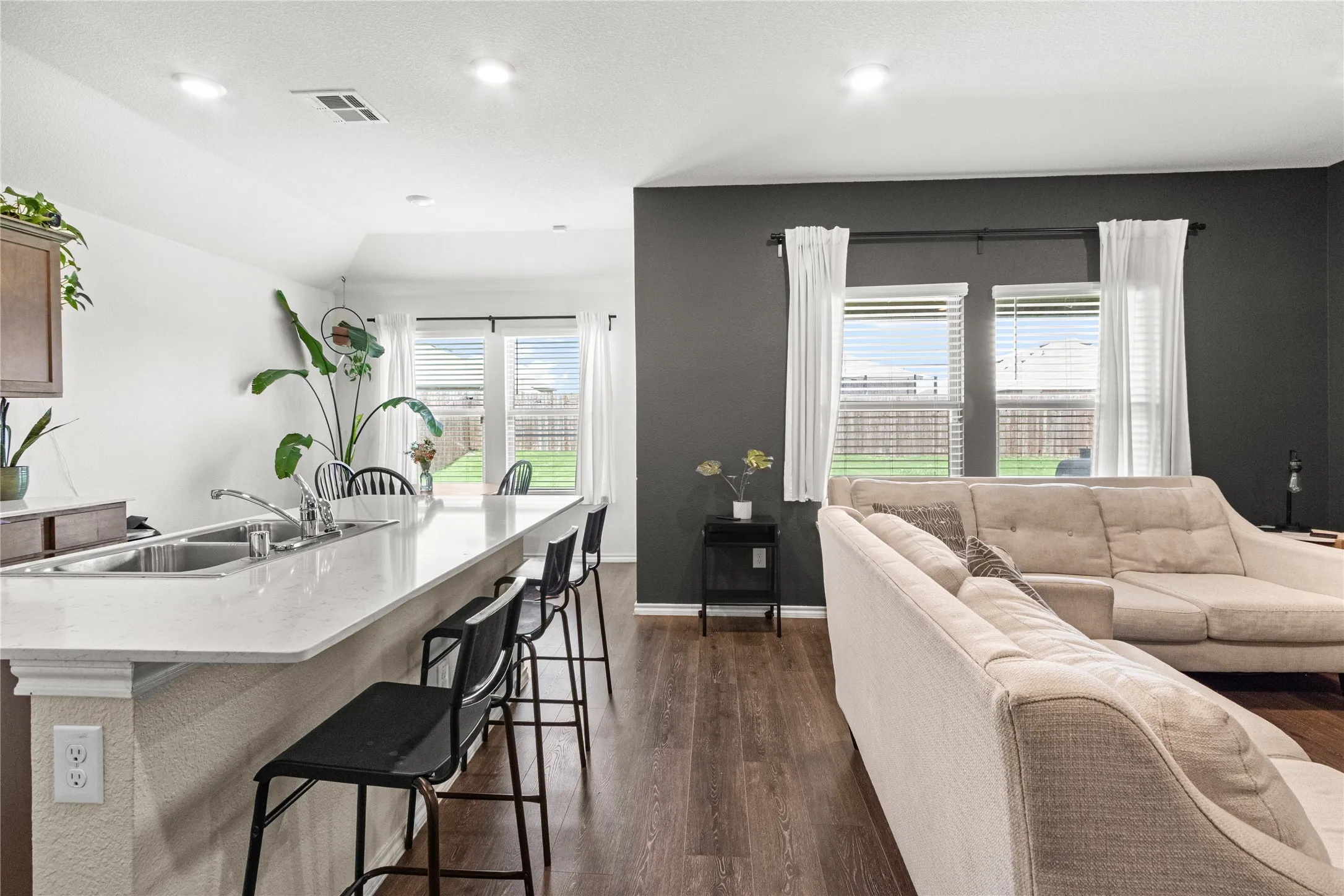 Single Family Residence For Sale in Dallas County , 15141 Ace Drive, Dallas, Texas 75253, 3 Bedroom, 2 Bathroom, 2 Garage spaces, 1,350 Sqft, built in 2022, Price $289,990, mls#21291302, Real Estate Agent in Dallas, Homes For Sale in Dallas county, Homes For Sale in Dallas, Realtor in Dallas Texas, Real Estate Brokerage Independent Realty Texas, Luminita Cordes Realtor