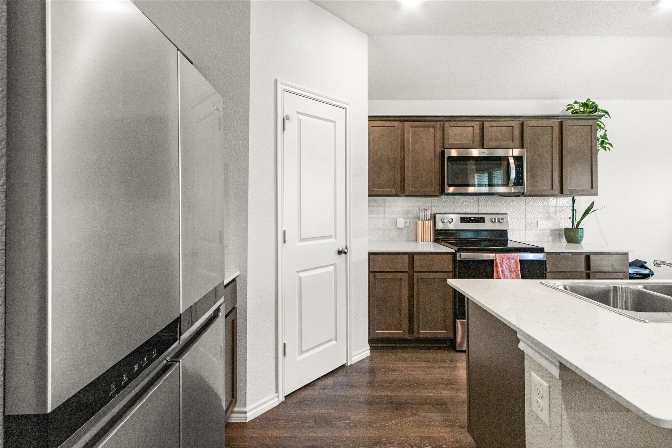 Single Family Residence For Sale in Dallas County , 15141 Ace Drive, Dallas, Texas 75253, 3 Bedroom, 2 Bathroom, 2 Garage spaces, 1,350 Sqft, built in 2022, Price $289,990, mls#21291302, Real Estate Agent in Dallas, Homes For Sale in Dallas county, Homes For Sale in Dallas, Realtor in Dallas Texas, Real Estate Brokerage Independent Realty Texas, Luminita Cordes Realtor