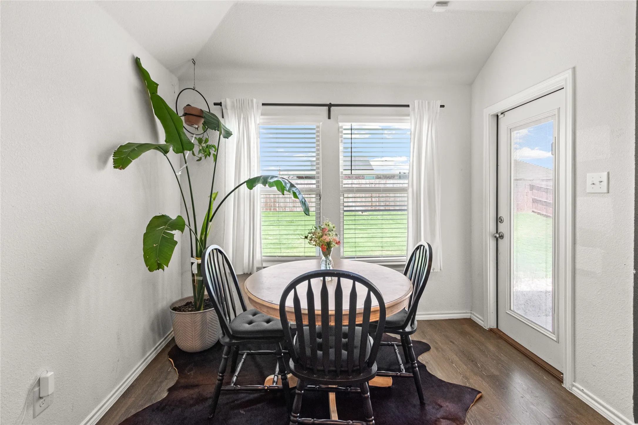 Single Family Residence For Sale in Dallas County , 15141 Ace Drive, Dallas, Texas 75253, 3 Bedroom, 2 Bathroom, 2 Garage spaces, 1,350 Sqft, built in 2022, Price $289,990, mls#21291302, Real Estate Agent in Dallas, Homes For Sale in Dallas county, Homes For Sale in Dallas, Realtor in Dallas Texas, Real Estate Brokerage Independent Realty Texas, Luminita Cordes Realtor