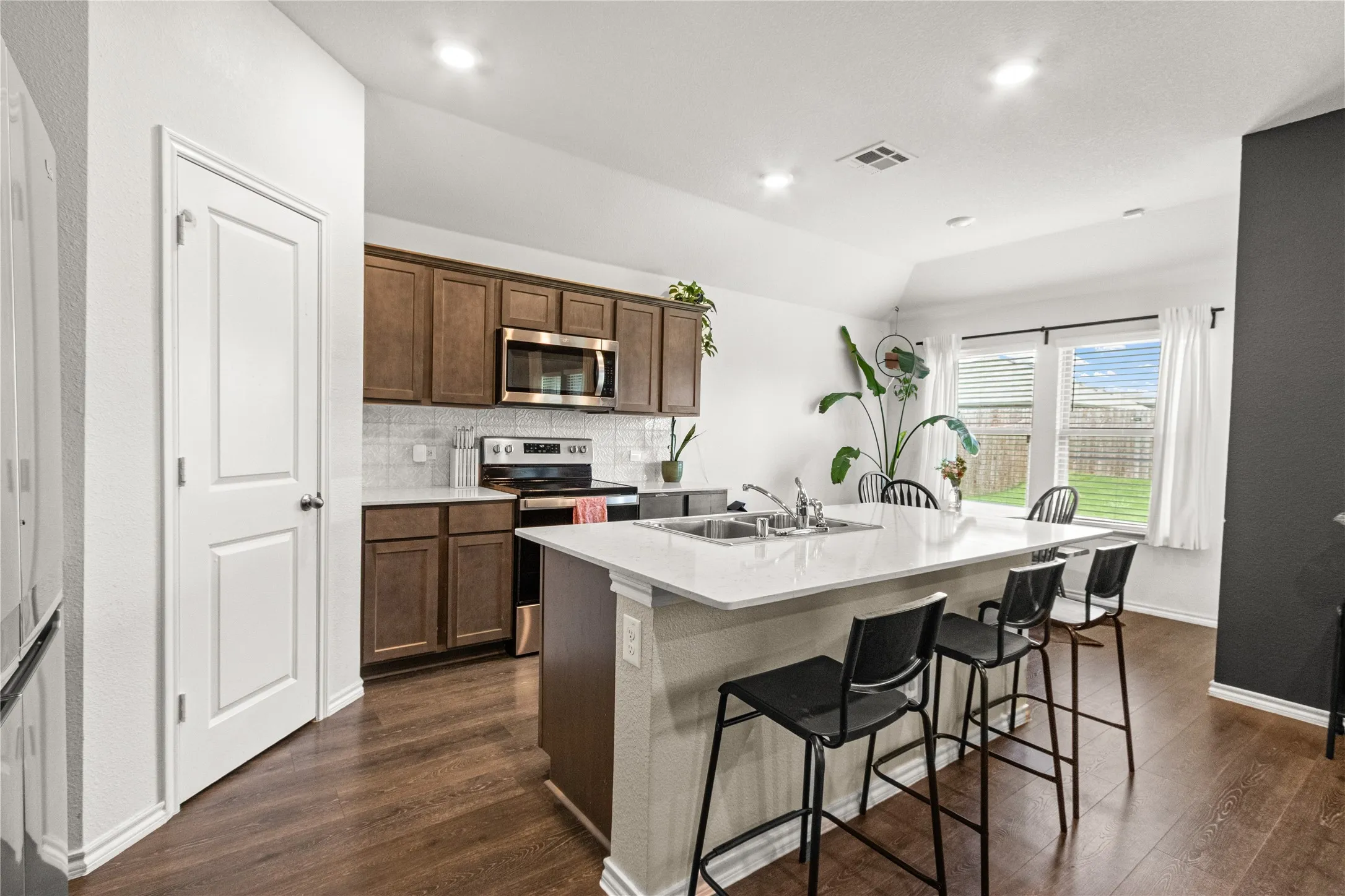 Single Family Residence For Sale in Dallas County , 15141 Ace Drive, Dallas, Texas 75253, 3 Bedroom, 2 Bathroom, 2 Garage spaces, 1,350 Sqft, built in 2022, Price $289,990, mls#21291302, Real Estate Agent in Dallas, Homes For Sale in Dallas county, Homes For Sale in Dallas, Realtor in Dallas Texas, Real Estate Brokerage Independent Realty Texas, Luminita Cordes Realtor
