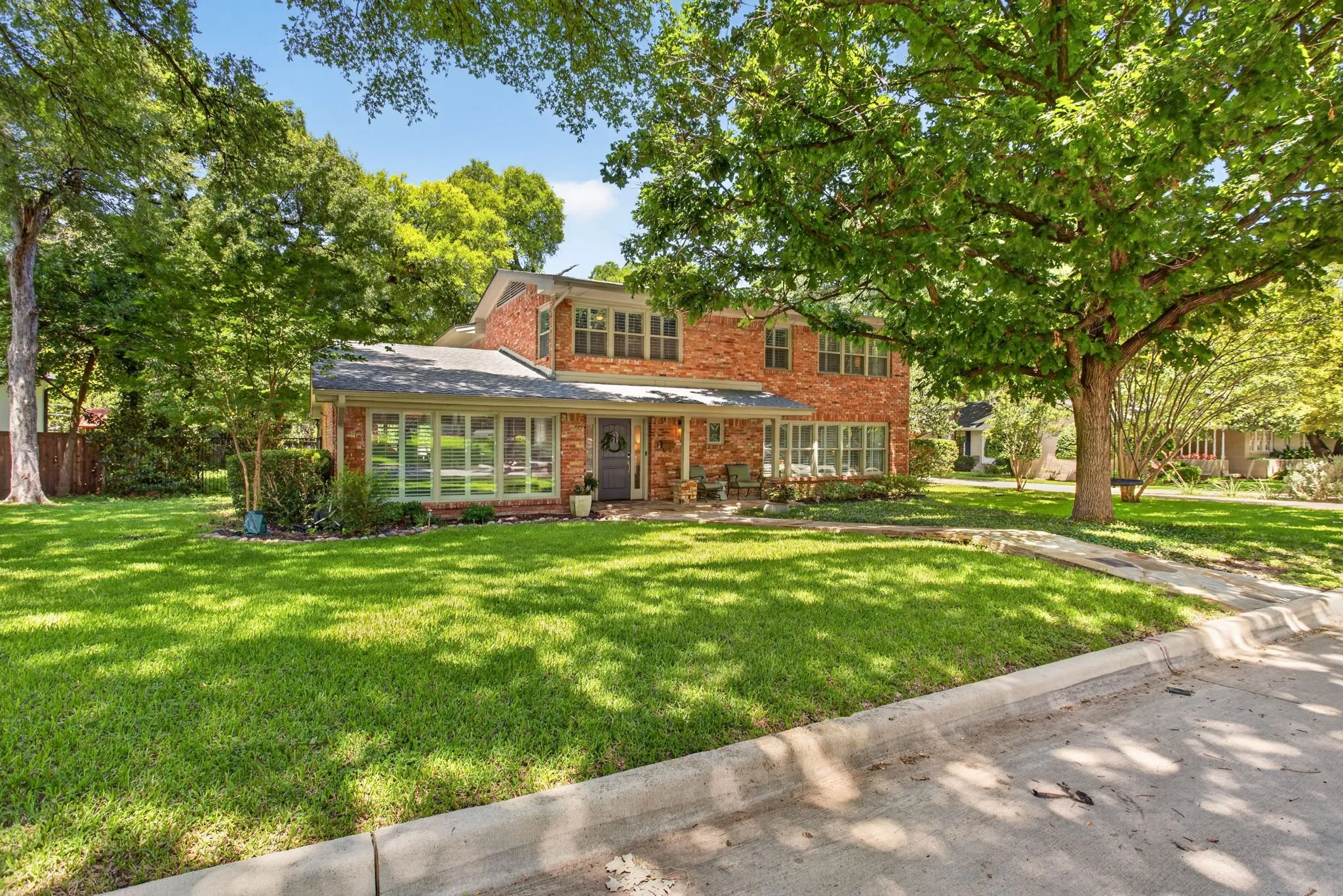 Single Family Residence For Sale in Tarrant County , 3712 Fox Hollow Street, Fort Worth, Texas 76109, 4 Bedroom, 3 Bathroom, 2 Garage spaces, 3,436 Sqft, built in 1956, mls#21290093, Real Estate Agent in Fort Worth, Homes For Sale in Tarrant county, Homes For Sale in Fort Worth, Realtor in Fort Worth Texas, Real Estate Brokerage Independent Realty Texas, Luminita Cordes Realtor