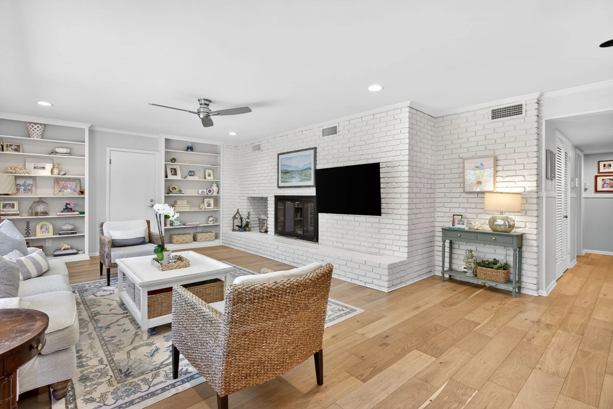 Single Family Residence For Sale in Tarrant County , 3712 Fox Hollow Street, Fort Worth, Texas 76109, 4 Bedroom, 3 Bathroom, 2 Garage spaces, 3,436 Sqft, built in 1956, mls#21290093, Real Estate Agent in Fort Worth, Homes For Sale in Tarrant county, Homes For Sale in Fort Worth, Realtor in Fort Worth Texas, Real Estate Brokerage Independent Realty Texas, Luminita Cordes Realtor