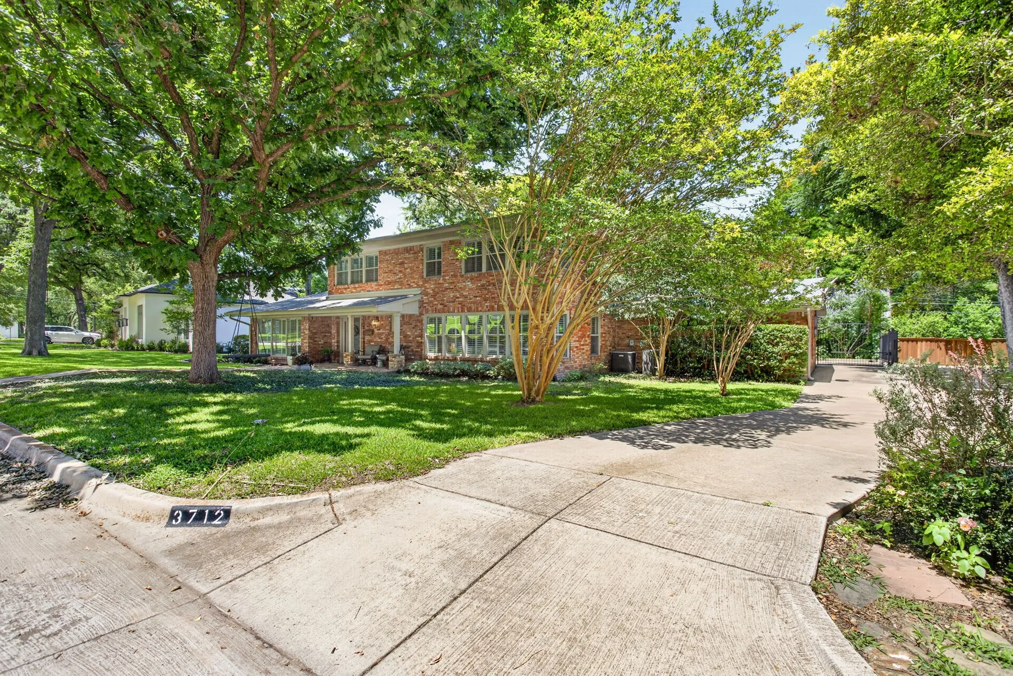 Single Family Residence For Sale in Tarrant County , 3712 Fox Hollow Street, Fort Worth, Texas 76109, 4 Bedroom, 3 Bathroom, 2 Garage spaces, 3,436 Sqft, built in 1956, mls#21290093, Real Estate Agent in Fort Worth, Homes For Sale in Tarrant county, Homes For Sale in Fort Worth, Realtor in Fort Worth Texas, Real Estate Brokerage Independent Realty Texas, Luminita Cordes Realtor