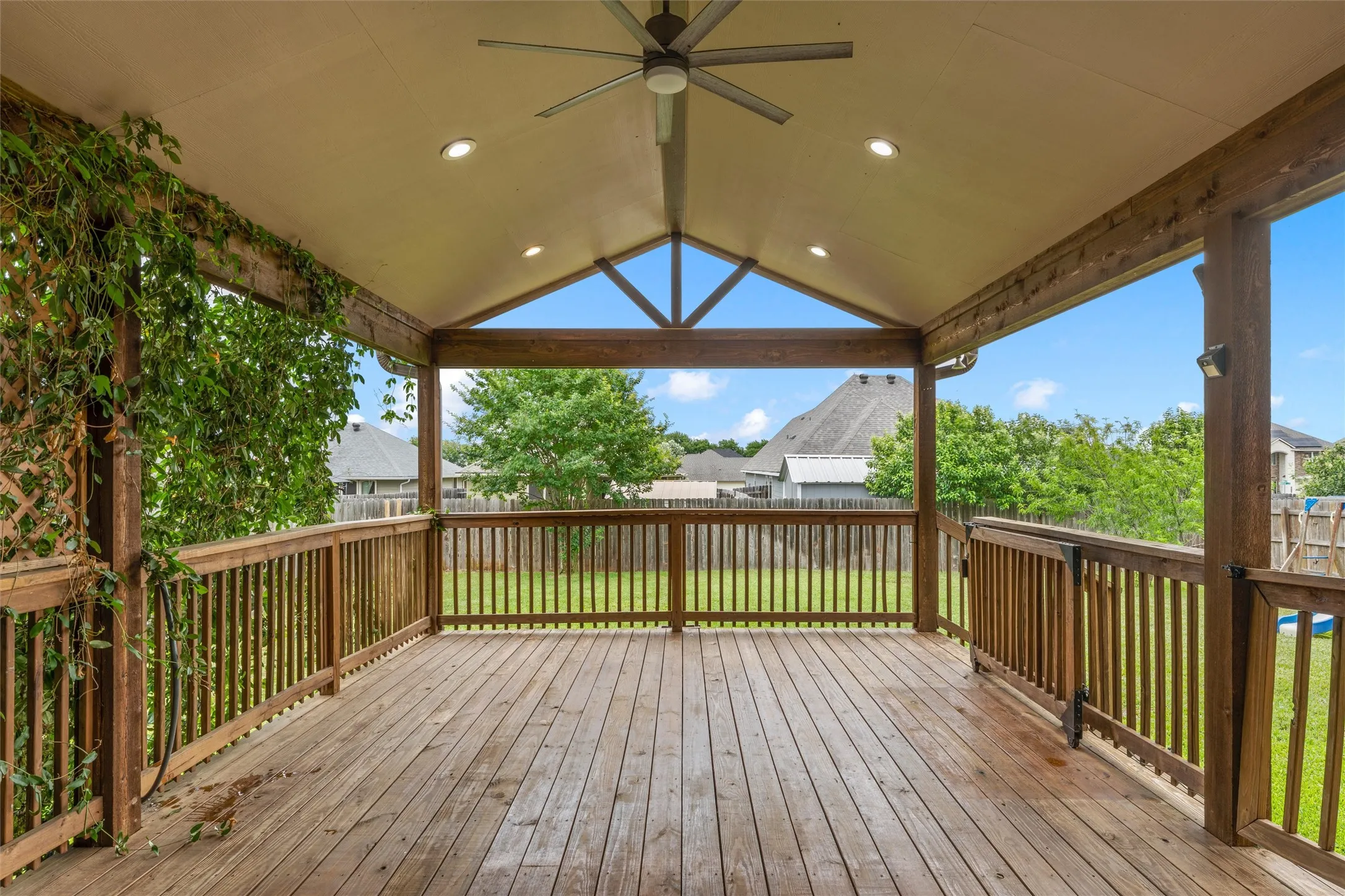 Single Family Residence For Sale in Mc Lennan County , 10860 Burnham Drive, Waco, Texas 76708, 4 Bedroom, 4 Bathroom, 2 Garage spaces, 2,783 Sqft, built in 2014, mls#21291349, Real Estate Agent in Waco, Homes For Sale in Mc Lennan county, Homes For Sale in Waco, Realtor in Waco Texas, Real Estate Brokerage Independent Realty Texas, Luminita Cordes Realtor