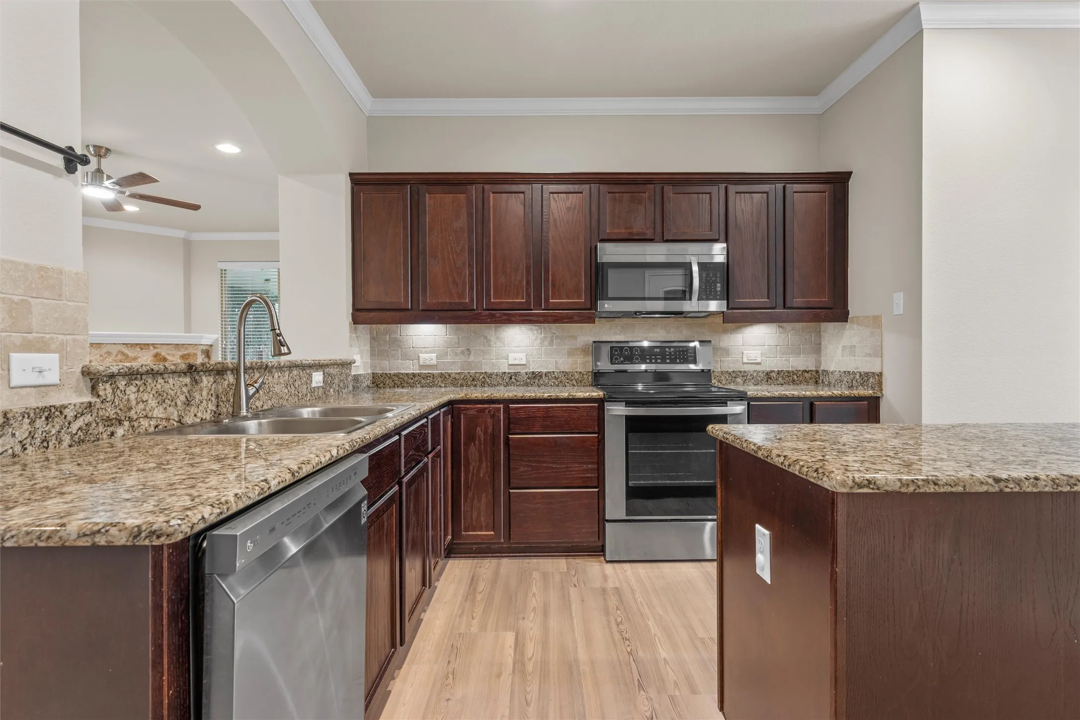 Single Family Residence For Sale in Mc Lennan County , 10860 Burnham Drive, Waco, Texas 76708, 4 Bedroom, 4 Bathroom, 2 Garage spaces, 2,783 Sqft, built in 2014, mls#21291349, Real Estate Agent in Waco, Homes For Sale in Mc Lennan county, Homes For Sale in Waco, Realtor in Waco Texas, Real Estate Brokerage Independent Realty Texas, Luminita Cordes Realtor