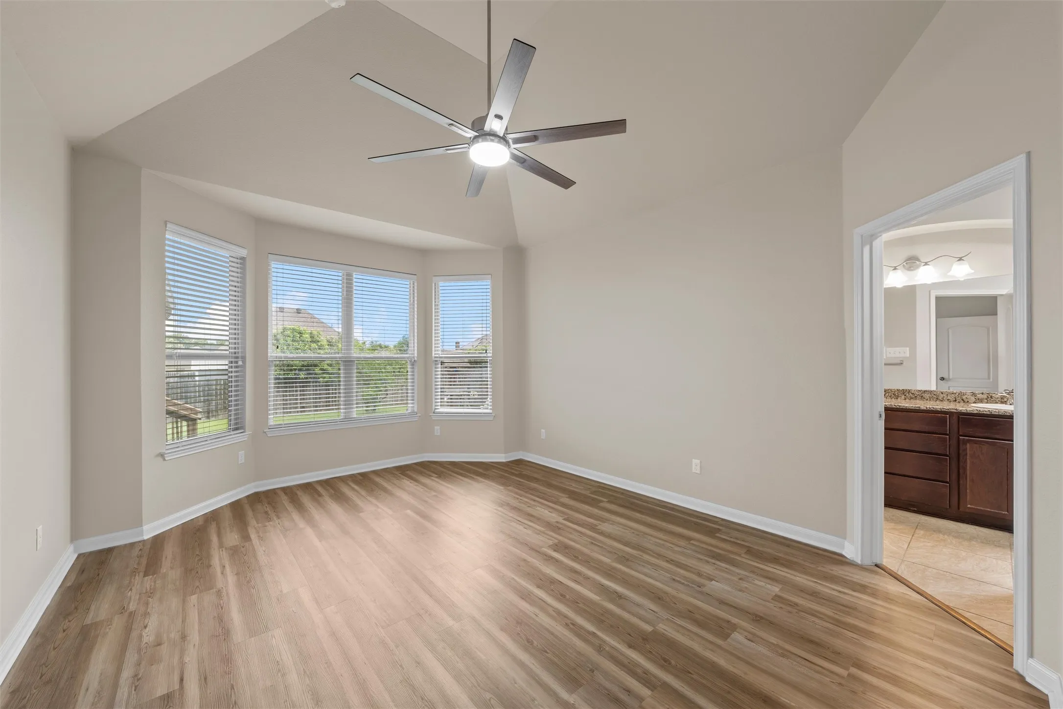 Single Family Residence For Sale in Mc Lennan County , 10860 Burnham Drive, Waco, Texas 76708, 4 Bedroom, 4 Bathroom, 2 Garage spaces, 2,783 Sqft, built in 2014, mls#21291349, Real Estate Agent in Waco, Homes For Sale in Mc Lennan county, Homes For Sale in Waco, Realtor in Waco Texas, Real Estate Brokerage Independent Realty Texas, Luminita Cordes Realtor
