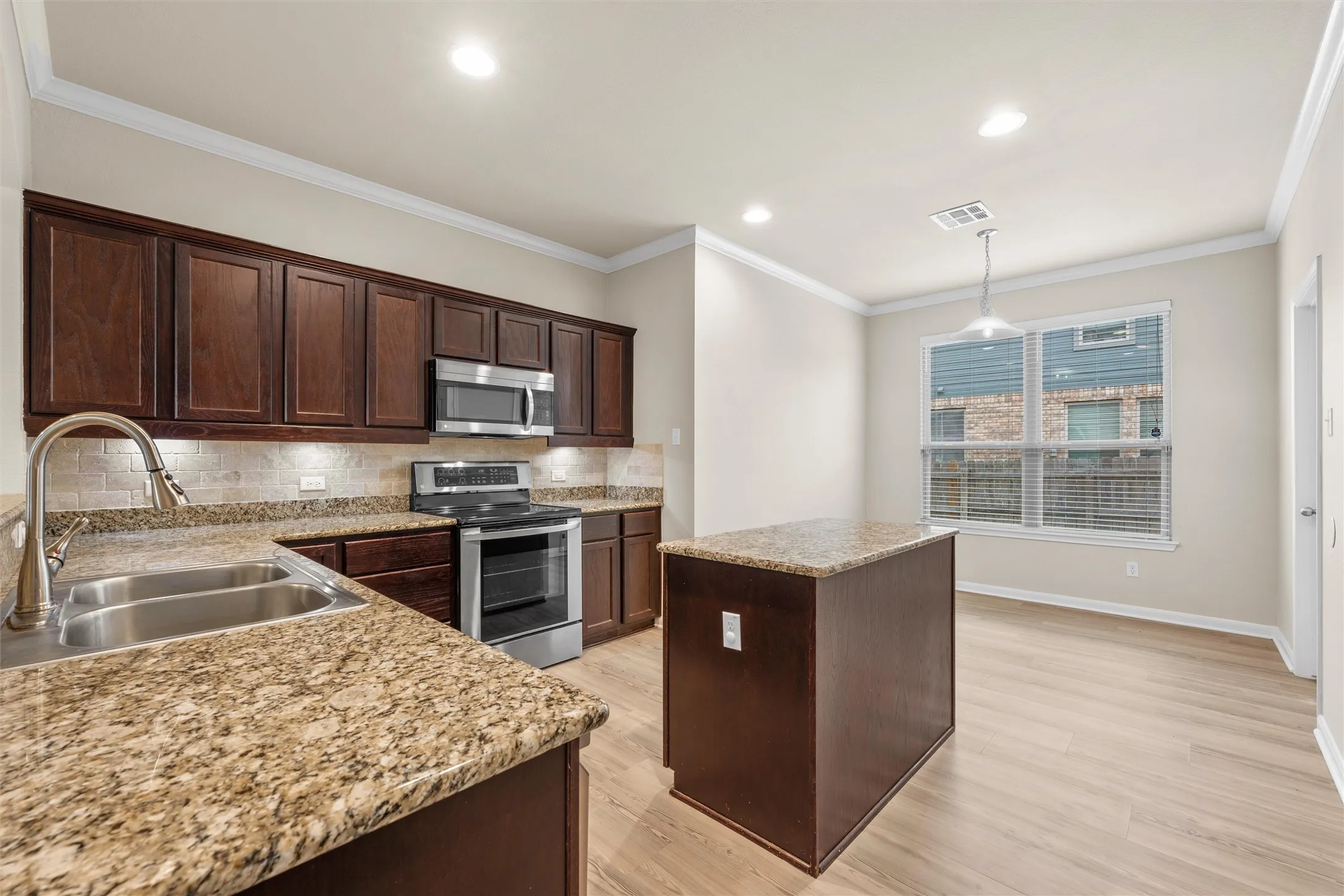 Single Family Residence For Sale in Mc Lennan County , 10860 Burnham Drive, Waco, Texas 76708, 4 Bedroom, 4 Bathroom, 2 Garage spaces, 2,783 Sqft, built in 2014, mls#21291349, Real Estate Agent in Waco, Homes For Sale in Mc Lennan county, Homes For Sale in Waco, Realtor in Waco Texas, Real Estate Brokerage Independent Realty Texas, Luminita Cordes Realtor