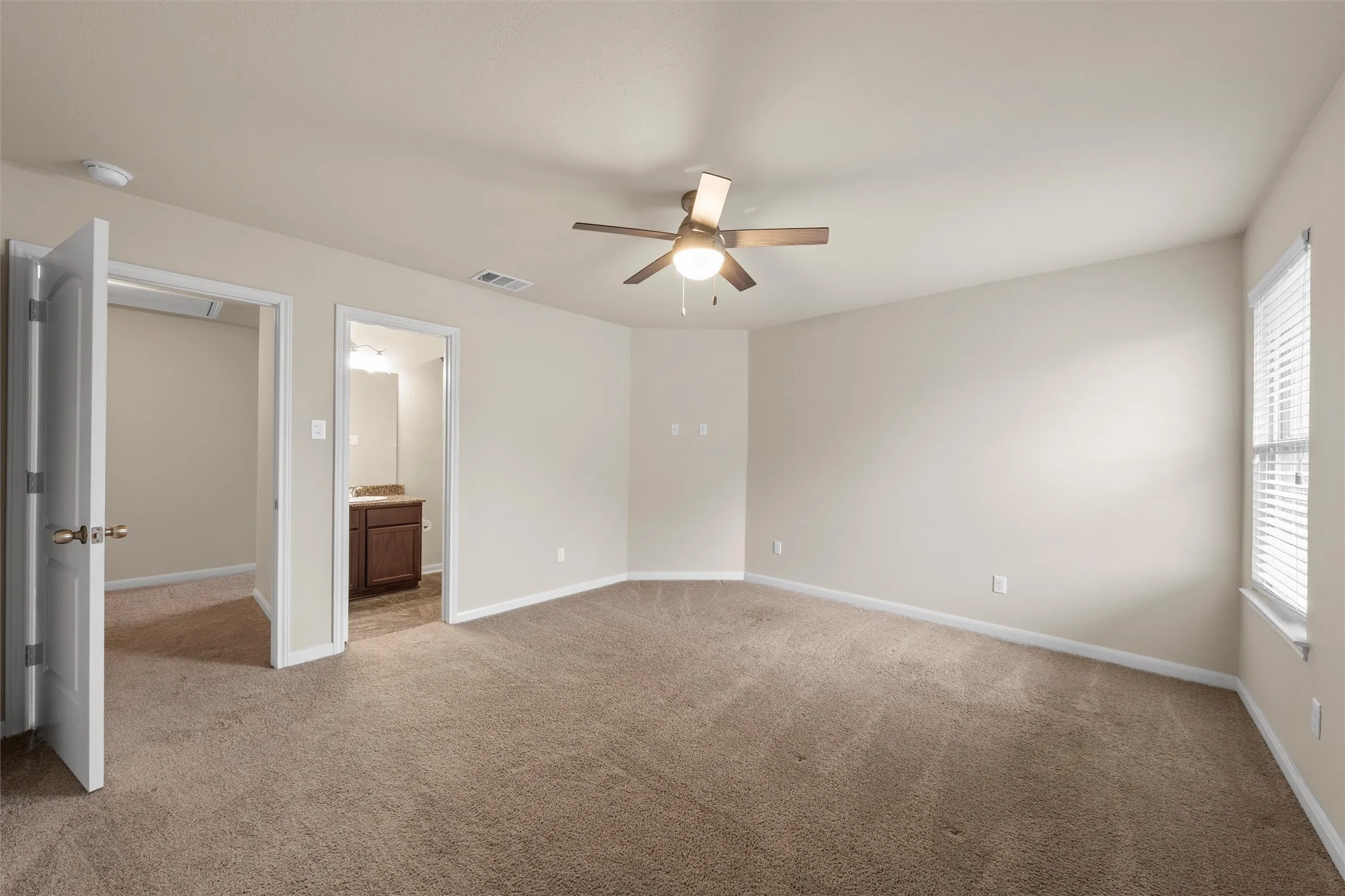 Single Family Residence For Sale in Mc Lennan County , 10860 Burnham Drive, Waco, Texas 76708, 4 Bedroom, 4 Bathroom, 2 Garage spaces, 2,783 Sqft, built in 2014, mls#21291349, Real Estate Agent in Waco, Homes For Sale in Mc Lennan county, Homes For Sale in Waco, Realtor in Waco Texas, Real Estate Brokerage Independent Realty Texas, Luminita Cordes Realtor