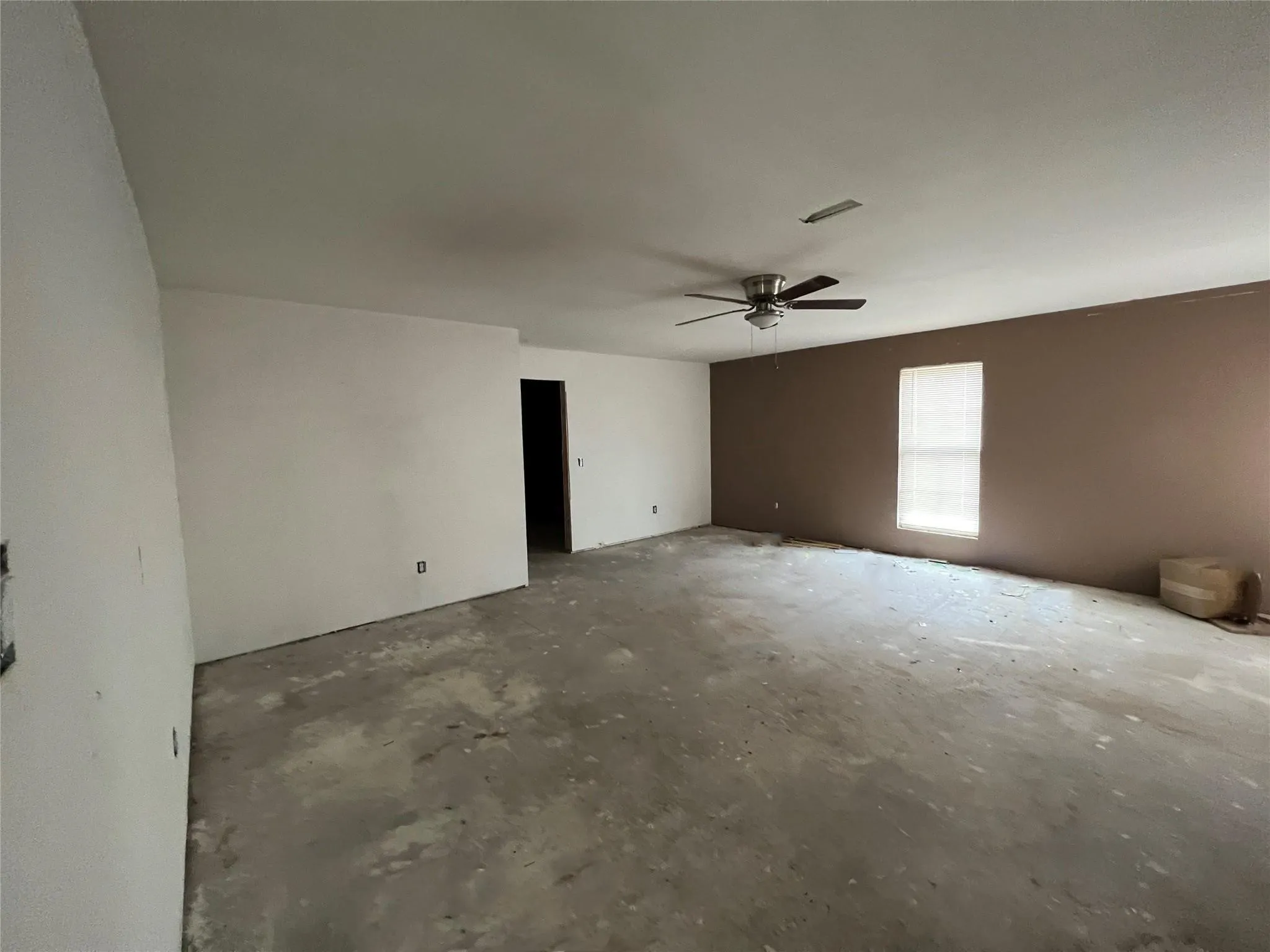 Single Family Residence For Sale in Hood County , 3605 Blueberry Trail, Granbury, Texas 76048, 5 Bedroom, 5 Bathroom, Garage spaces, 4,336 Sqft, built in 2017, Price $349,000, mls#21291374, Real Estate Agent in Granbury, Homes For Sale in Hood county, Homes For Sale in Granbury, Realtor in Granbury Texas, Real Estate Brokerage Independent Realty Texas, Luminita Cordes Realtor