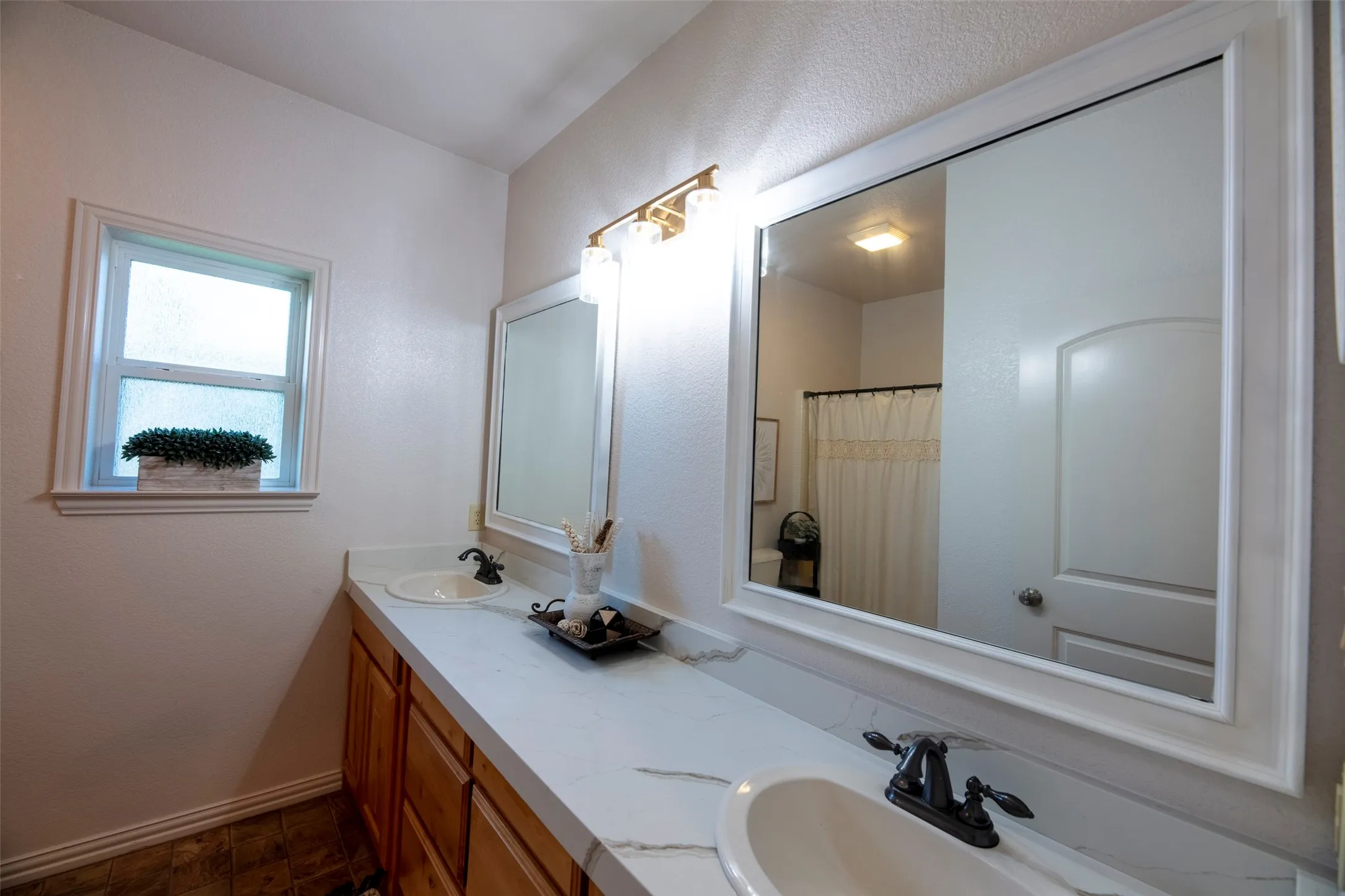 Single Family Residence For Sale in Denton County , 11225 Mesquite Hill Road, Sanger, Texas 76266, 4 Bedroom, 4 Bathroom, 2 Garage spaces, 2,427 Sqft, built in 2007, mls#21288435, Real Estate Agent in Sanger, Homes For Sale in Denton county, Homes For Sale in Sanger, Realtor in Sanger Texas, Real Estate Brokerage Independent Realty Texas, Luminita Cordes Realtor