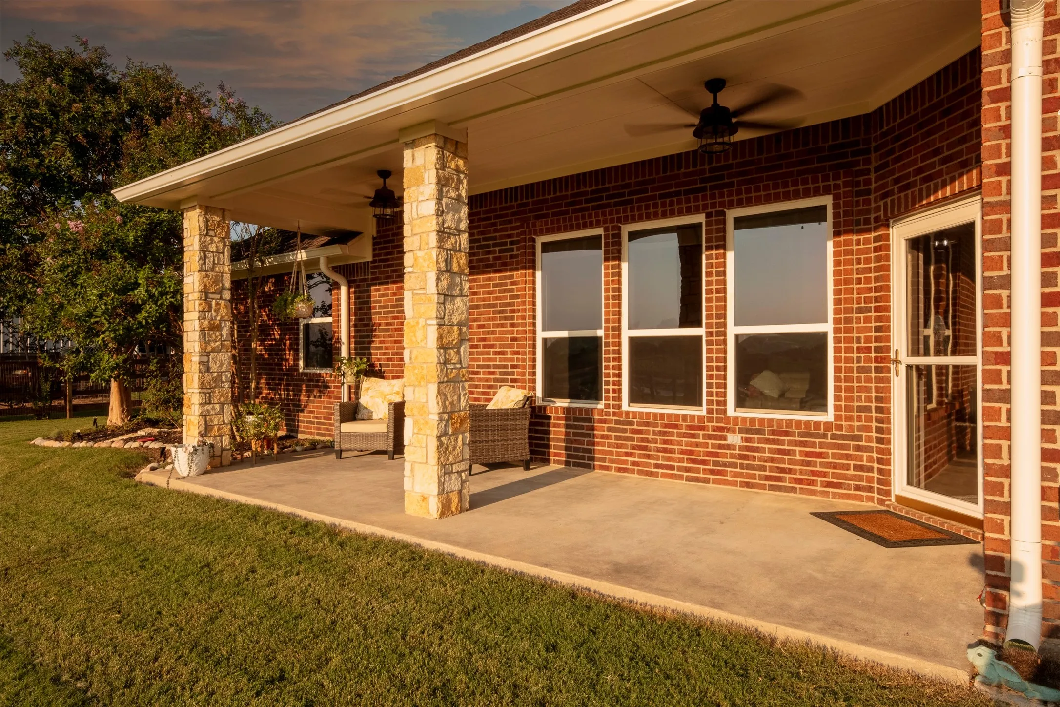 Single Family Residence For Sale in Denton County , 11225 Mesquite Hill Road, Sanger, Texas 76266, 4 Bedroom, 4 Bathroom, 2 Garage spaces, 2,427 Sqft, built in 2007, mls#21288435, Real Estate Agent in Sanger, Homes For Sale in Denton county, Homes For Sale in Sanger, Realtor in Sanger Texas, Real Estate Brokerage Independent Realty Texas, Luminita Cordes Realtor