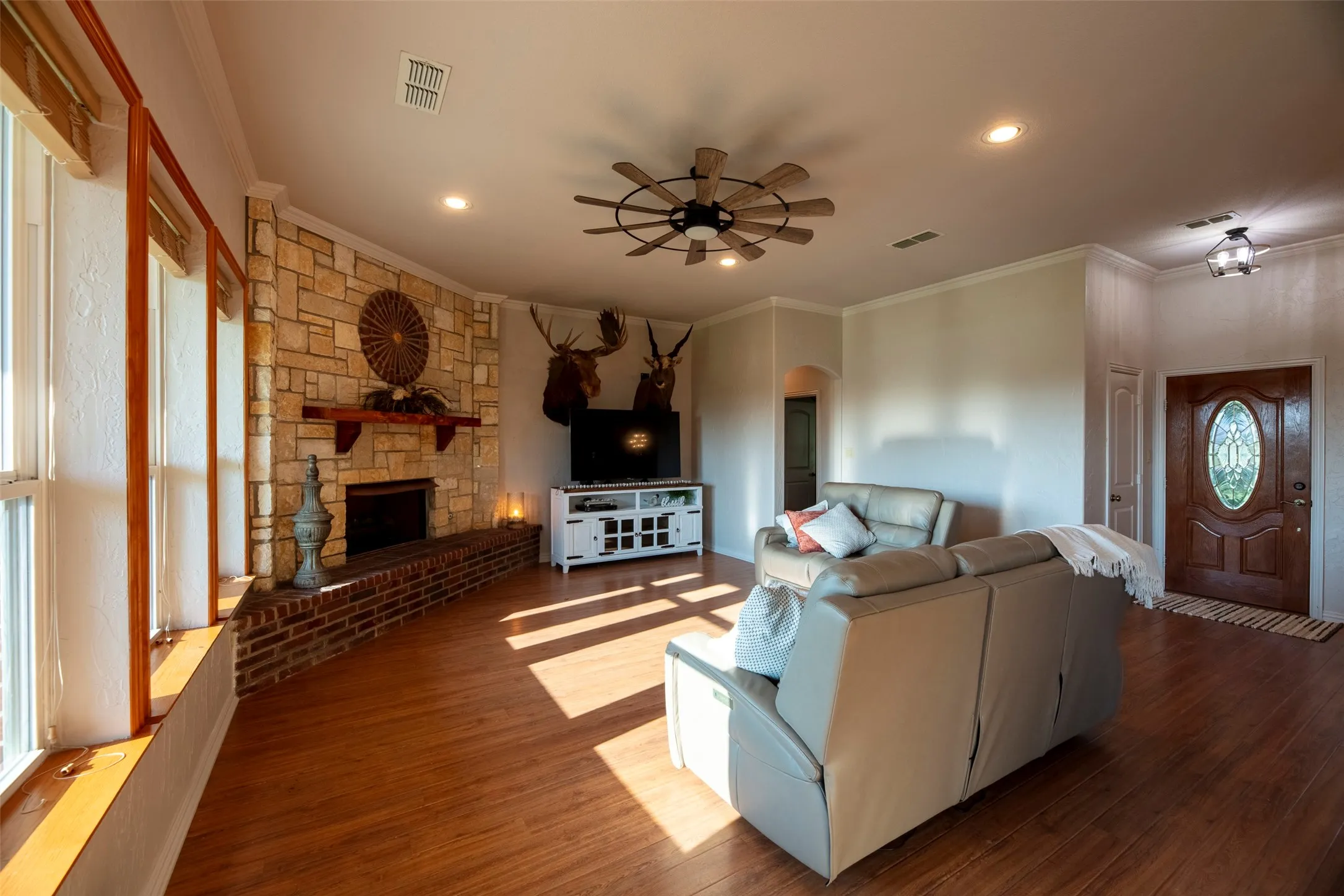 Single Family Residence For Sale in Denton County , 11225 Mesquite Hill Road, Sanger, Texas 76266, 4 Bedroom, 4 Bathroom, 2 Garage spaces, 2,427 Sqft, built in 2007, mls#21288435, Real Estate Agent in Sanger, Homes For Sale in Denton county, Homes For Sale in Sanger, Realtor in Sanger Texas, Real Estate Brokerage Independent Realty Texas, Luminita Cordes Realtor
