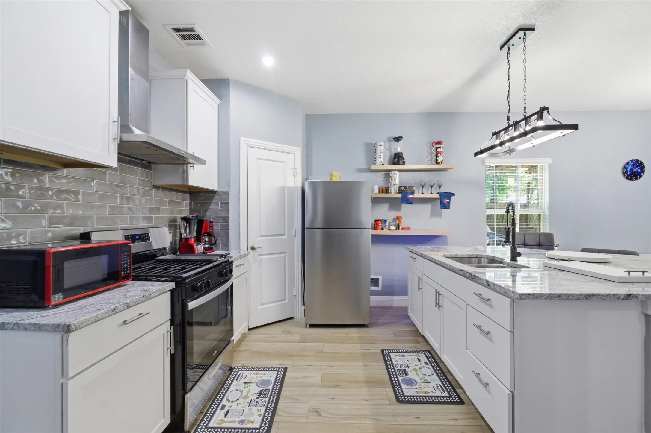 Single Family Residence For Sale in Henderson County , 222 Wedgewood Drive, Mabank, Texas 75156, 3 Bedroom, 3 Bathroom, Garage spaces, 2,880 Sqft, built in 2024, mls#21291012, Real Estate Agent in Mabank, Homes For Sale in Henderson county, Homes For Sale in Mabank, Realtor in Mabank Texas, Real Estate Brokerage Independent Realty Texas, Luminita Cordes Realtor