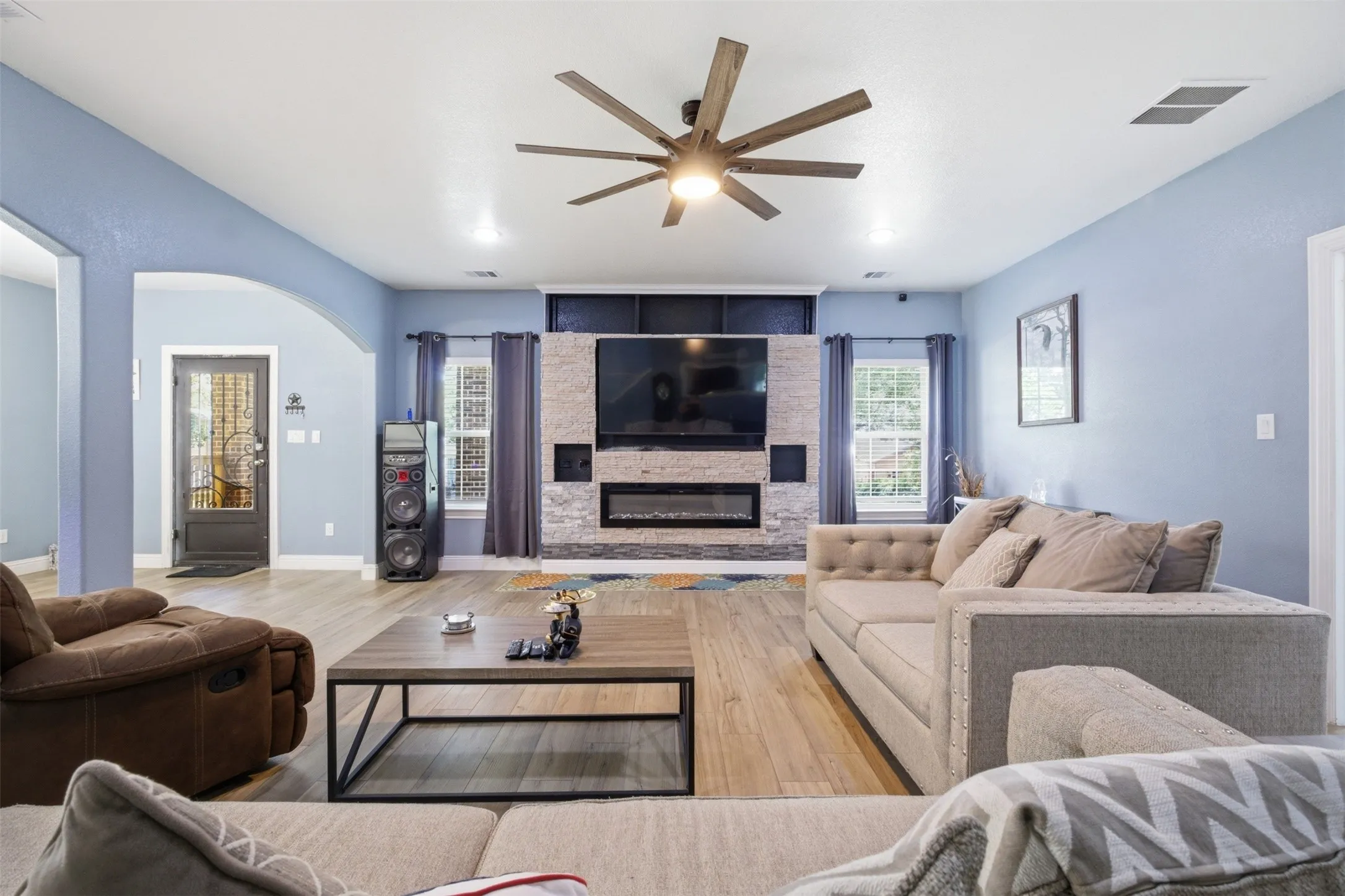 Single Family Residence For Sale in Henderson County , 222 Wedgewood Drive, Mabank, Texas 75156, 3 Bedroom, 3 Bathroom, Garage spaces, 2,880 Sqft, built in 2024, mls#21291012, Real Estate Agent in Mabank, Homes For Sale in Henderson county, Homes For Sale in Mabank, Realtor in Mabank Texas, Real Estate Brokerage Independent Realty Texas, Luminita Cordes Realtor